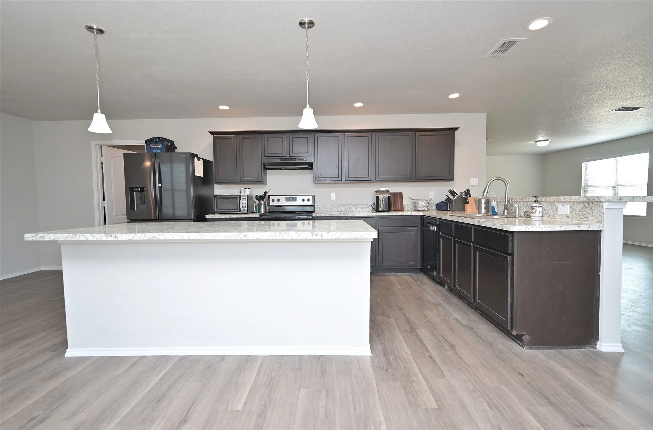 Single Family Residence For Sale in Tarrant County , 3129 Coyote Canyon Trail, Fort Worth, Texas 76108, 4 Bedroom, 4 Bathroom, 2 Garage spaces, 3,230 Sqft, built in 2017, mls#21371417, Real Estate Agent in Fort Worth, Homes For Sale in Tarrant county, Homes For Sale in Fort Worth, Realtor in Fort Worth Texas, Real Estate Brokerage Independent Realty Texas, Luminita Cordes Realtor