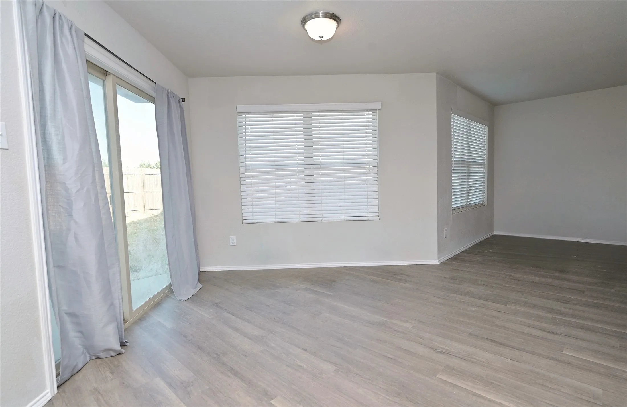 Single Family Residence For Sale in Tarrant County , 3129 Coyote Canyon Trail, Fort Worth, Texas 76108, 4 Bedroom, 4 Bathroom, 2 Garage spaces, 3,230 Sqft, built in 2017, mls#21371417, Real Estate Agent in Fort Worth, Homes For Sale in Tarrant county, Homes For Sale in Fort Worth, Realtor in Fort Worth Texas, Real Estate Brokerage Independent Realty Texas, Luminita Cordes Realtor