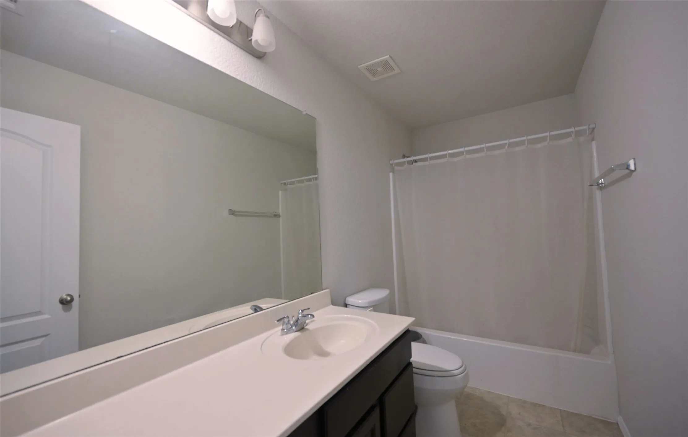 Single Family Residence For Sale in Tarrant County , 3129 Coyote Canyon Trail, Fort Worth, Texas 76108, 4 Bedroom, 4 Bathroom, 2 Garage spaces, 3,230 Sqft, built in 2017, mls#21371417, Real Estate Agent in Fort Worth, Homes For Sale in Tarrant county, Homes For Sale in Fort Worth, Realtor in Fort Worth Texas, Real Estate Brokerage Independent Realty Texas, Luminita Cordes Realtor