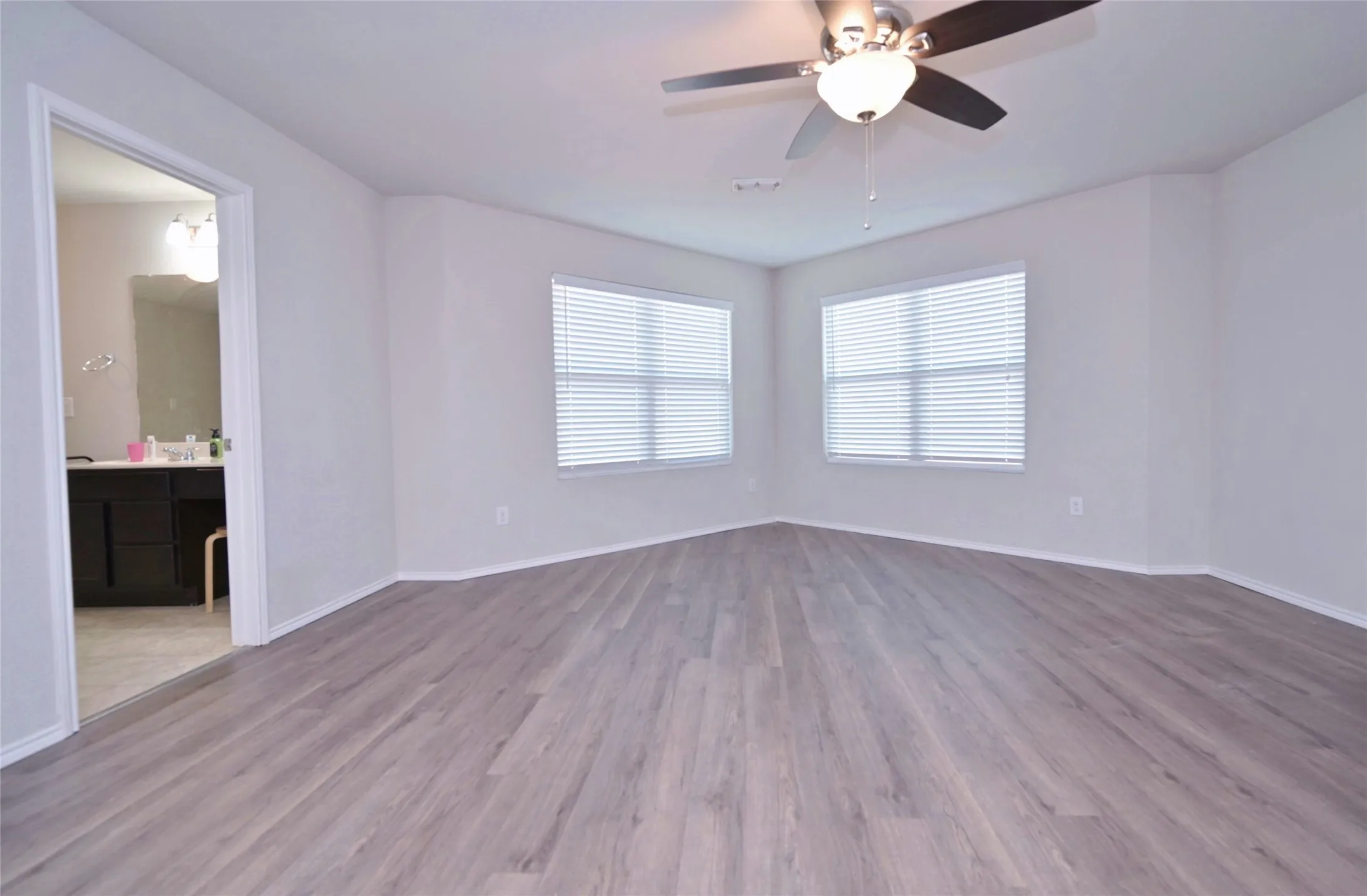 Single Family Residence For Sale in Tarrant County , 3129 Coyote Canyon Trail, Fort Worth, Texas 76108, 4 Bedroom, 4 Bathroom, 2 Garage spaces, 3,230 Sqft, built in 2017, mls#21371417, Real Estate Agent in Fort Worth, Homes For Sale in Tarrant county, Homes For Sale in Fort Worth, Realtor in Fort Worth Texas, Real Estate Brokerage Independent Realty Texas, Luminita Cordes Realtor