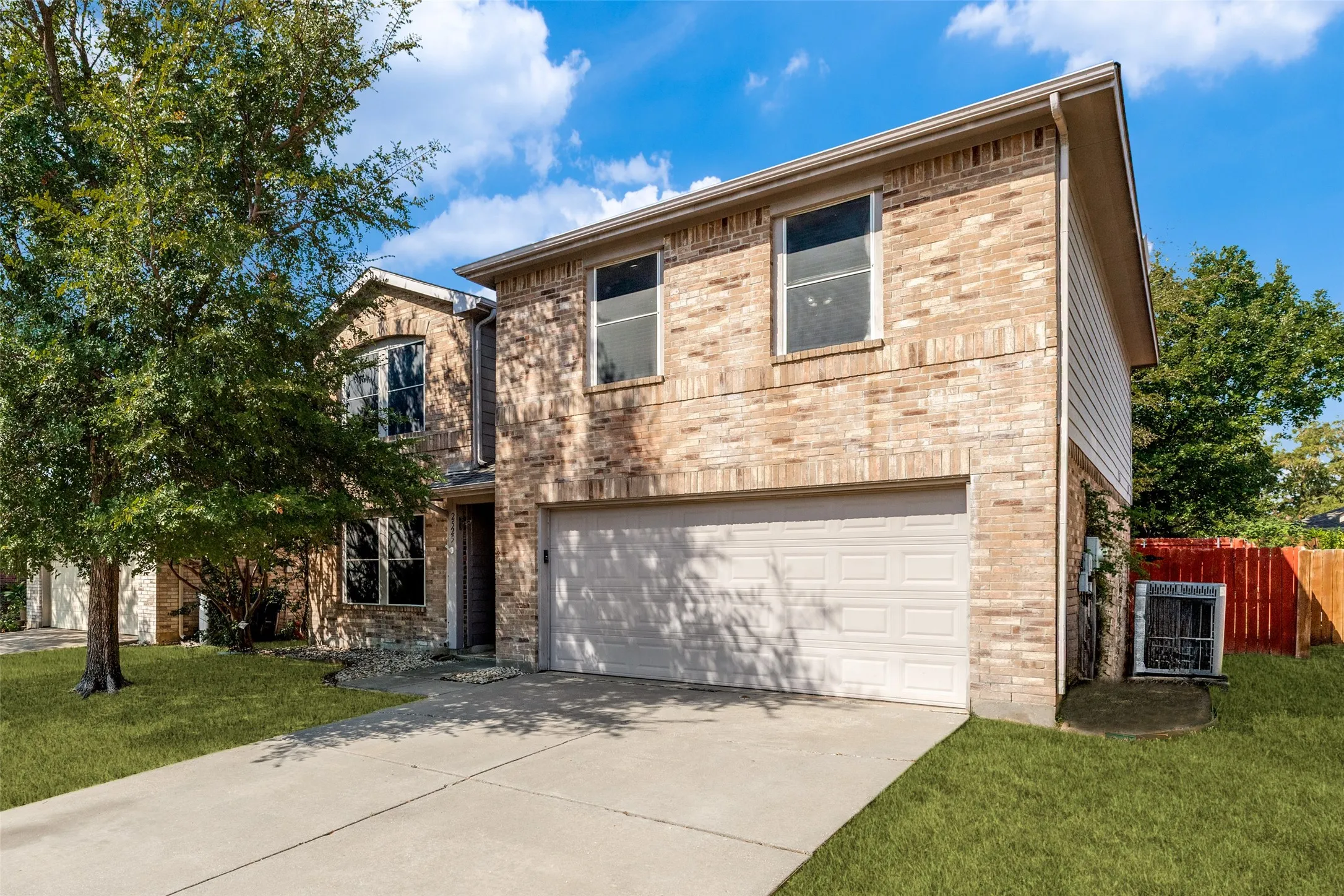 Single Family Residence For Rent in Collin County , 2525 Mesa Valley Drive, Mc Kinney, Texas 75071, 4 Bedroom, 3 Bathroom, 2 Garage spaces, 2,229 Sqft, built in 2001, mls#21376723, Real Estate Agent in Mc Kinney, Homes For Rent in Collin county, Homes For Rent in Mc Kinney, Realtor in Mc Kinney Texas, Real Estate Brokerage Independent Realty Texas, Luminita Cordes Realtor