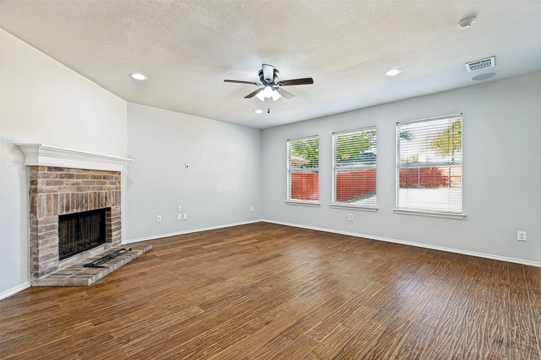 Single Family Residence For Rent in Collin County , 2525 Mesa Valley Drive, Mc Kinney, Texas 75071, 4 Bedroom, 3 Bathroom, 2 Garage spaces, 2,229 Sqft, built in 2001, mls#21376723, Real Estate Agent in Mc Kinney, Homes For Rent in Collin county, Homes For Rent in Mc Kinney, Realtor in Mc Kinney Texas, Real Estate Brokerage Independent Realty Texas, Luminita Cordes Realtor