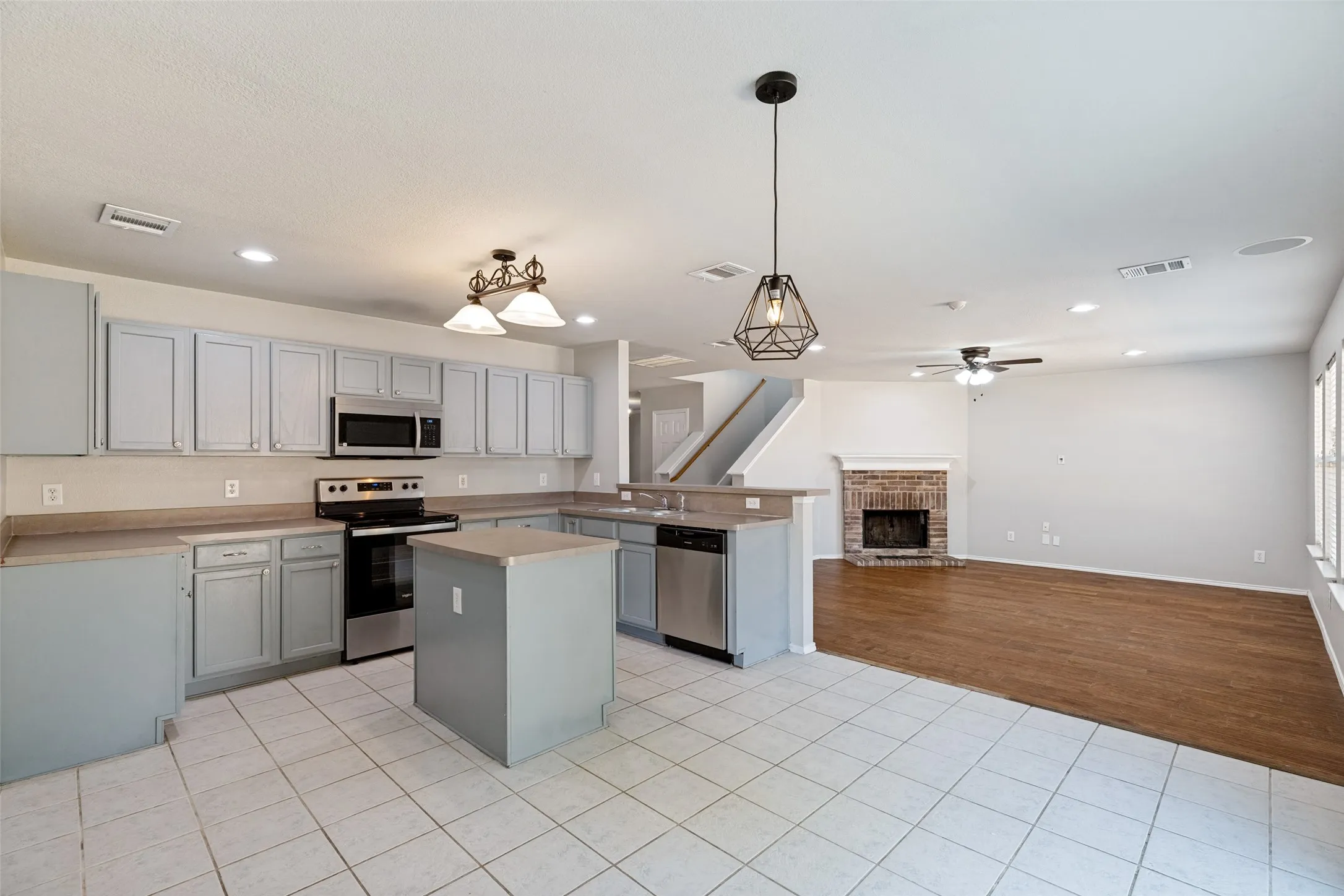 Single Family Residence For Rent in Collin County , 2525 Mesa Valley Drive, Mc Kinney, Texas 75071, 4 Bedroom, 3 Bathroom, 2 Garage spaces, 2,229 Sqft, built in 2001, mls#21376723, Real Estate Agent in Mc Kinney, Homes For Rent in Collin county, Homes For Rent in Mc Kinney, Realtor in Mc Kinney Texas, Real Estate Brokerage Independent Realty Texas, Luminita Cordes Realtor