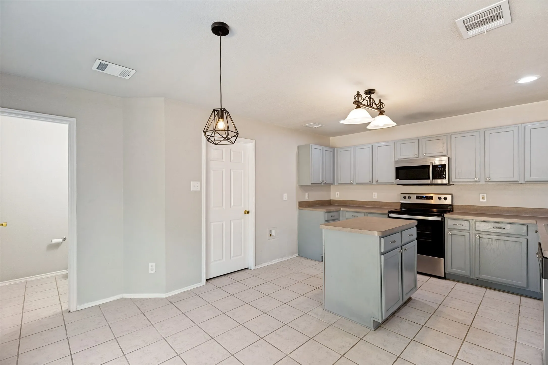 Single Family Residence For Rent in Collin County , 2525 Mesa Valley Drive, Mc Kinney, Texas 75071, 4 Bedroom, 3 Bathroom, 2 Garage spaces, 2,229 Sqft, built in 2001, mls#21376723, Real Estate Agent in Mc Kinney, Homes For Rent in Collin county, Homes For Rent in Mc Kinney, Realtor in Mc Kinney Texas, Real Estate Brokerage Independent Realty Texas, Luminita Cordes Realtor