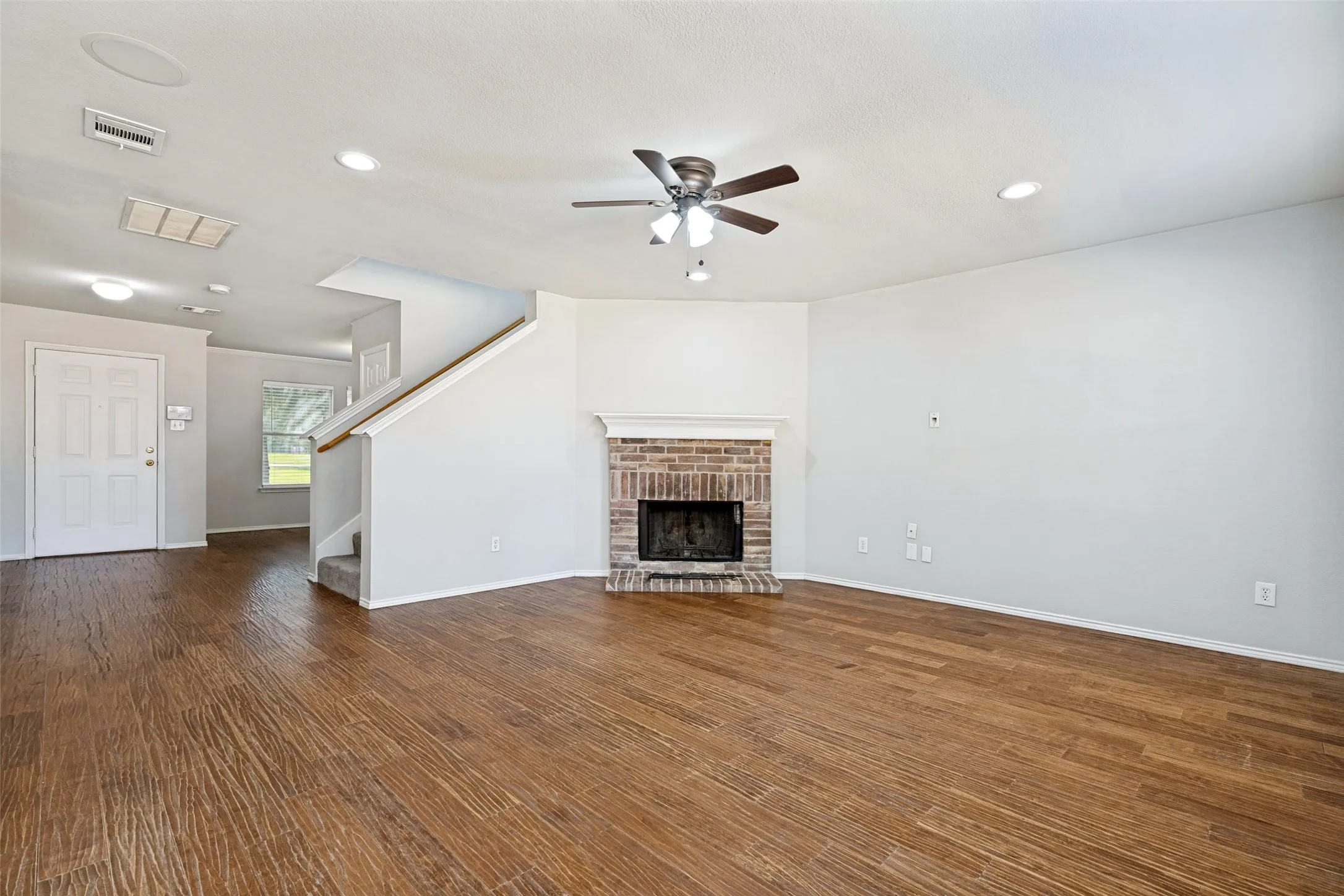 Single Family Residence For Rent in Collin County , 2525 Mesa Valley Drive, Mc Kinney, Texas 75071, 4 Bedroom, 3 Bathroom, 2 Garage spaces, 2,229 Sqft, built in 2001, mls#21376723, Real Estate Agent in Mc Kinney, Homes For Rent in Collin county, Homes For Rent in Mc Kinney, Realtor in Mc Kinney Texas, Real Estate Brokerage Independent Realty Texas, Luminita Cordes Realtor