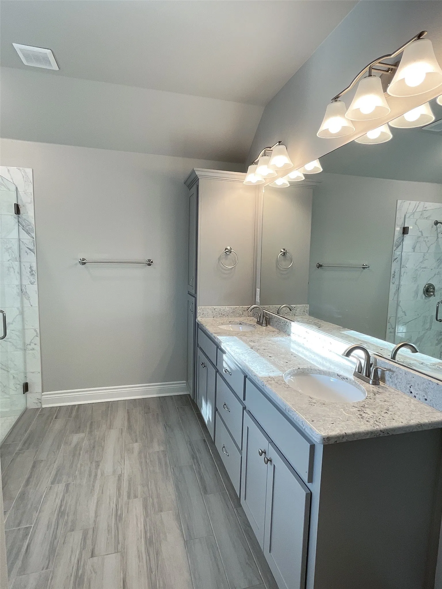 Single Family Residence For Rent in Hunt County , 1017 Cheryl Drive, Greenville, Texas 75402, 3 Bedroom, 2 Bathroom, 2 Garage spaces, 1,617 Sqft, built in 2020, mls#21376806, Real Estate Agent in Greenville, Homes For Rent in Hunt county, Homes For Rent in Greenville, Realtor in Greenville Texas, Real Estate Brokerage Independent Realty Texas, Luminita Cordes Realtor