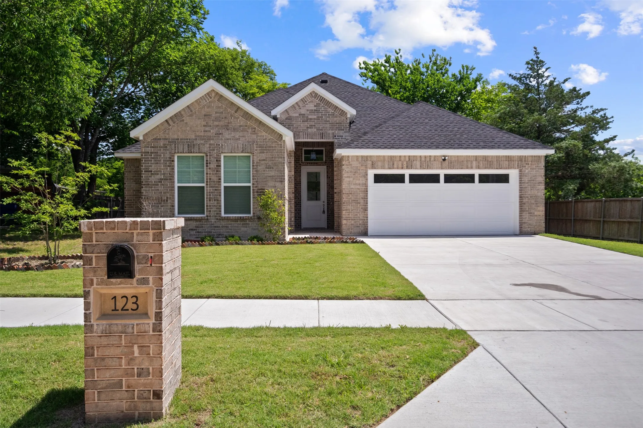 Single Family Residence For Sale in Ellis County , 123 Bradshaw Street, Waxahachie, Texas 75165, 3 Bedroom, 2 Bathroom, 2 Garage spaces, 1,655 Sqft, built in 2025, mls#21376809, Real Estate Agent in Waxahachie, Homes For Sale in Ellis county, Homes For Sale in Waxahachie, Realtor in Waxahachie Texas, Real Estate Brokerage Independent Realty Texas, Luminita Cordes Realtor