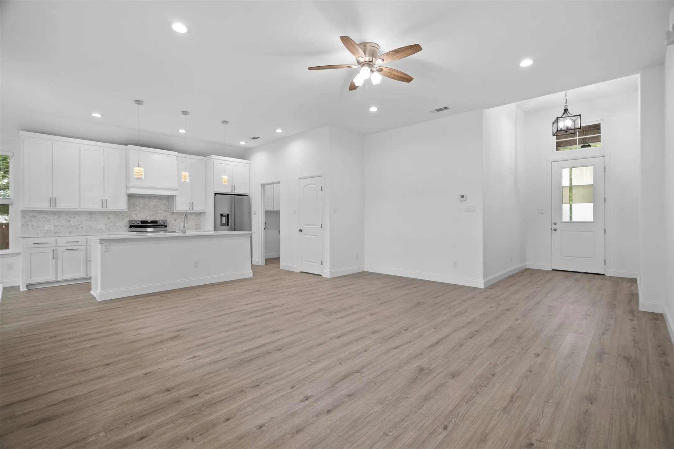 Single Family Residence For Sale in Ellis County , 123 Bradshaw Street, Waxahachie, Texas 75165, 3 Bedroom, 2 Bathroom, 2 Garage spaces, 1,655 Sqft, built in 2025, mls#21376809, Real Estate Agent in Waxahachie, Homes For Sale in Ellis county, Homes For Sale in Waxahachie, Realtor in Waxahachie Texas, Real Estate Brokerage Independent Realty Texas, Luminita Cordes Realtor