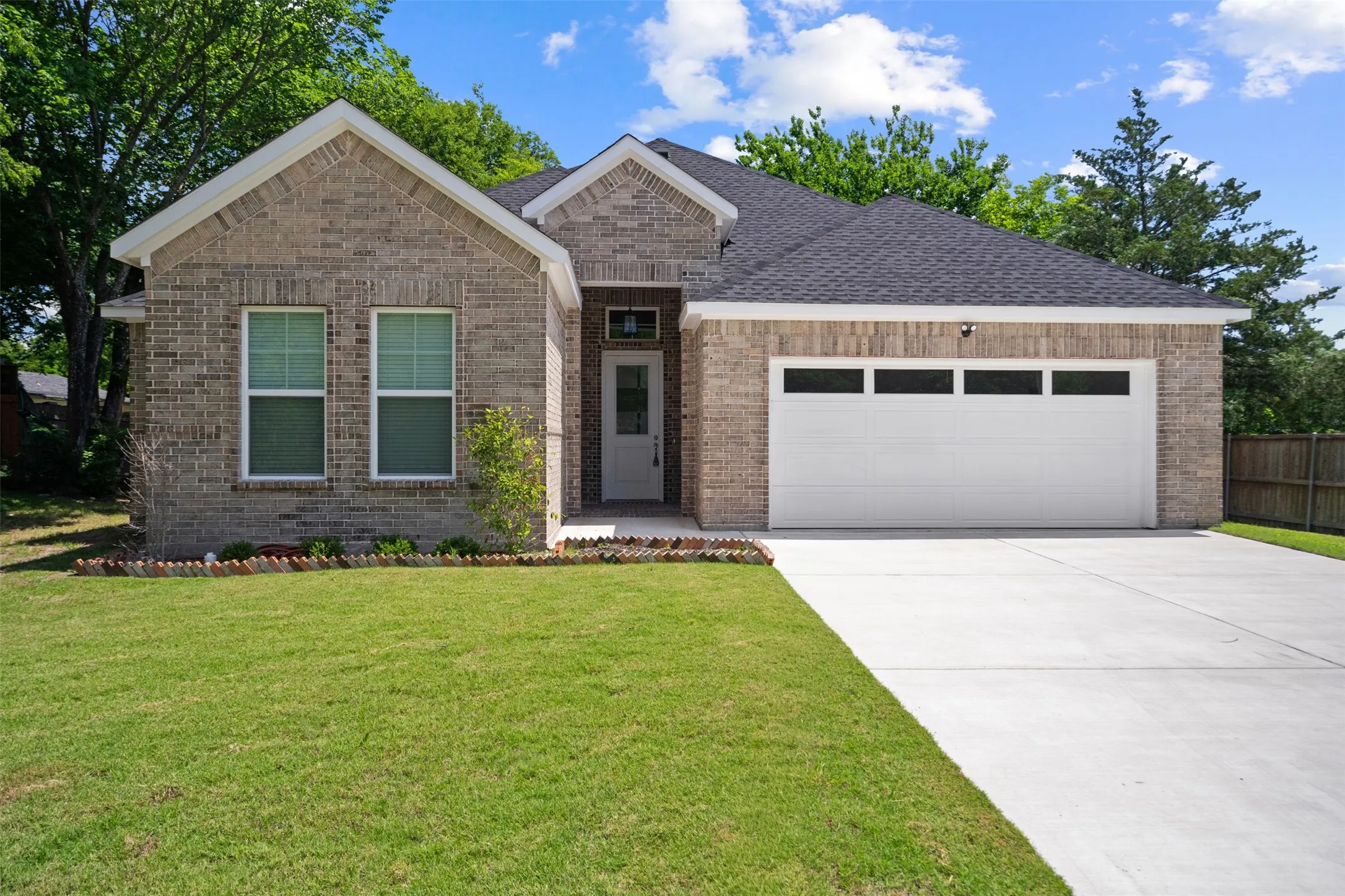 Single Family Residence For Sale in Ellis County , 123 Bradshaw Street, Waxahachie, Texas 75165, 3 Bedroom, 2 Bathroom, 2 Garage spaces, 1,655 Sqft, built in 2025, mls#21376809, Real Estate Agent in Waxahachie, Homes For Sale in Ellis county, Homes For Sale in Waxahachie, Realtor in Waxahachie Texas, Real Estate Brokerage Independent Realty Texas, Luminita Cordes Realtor