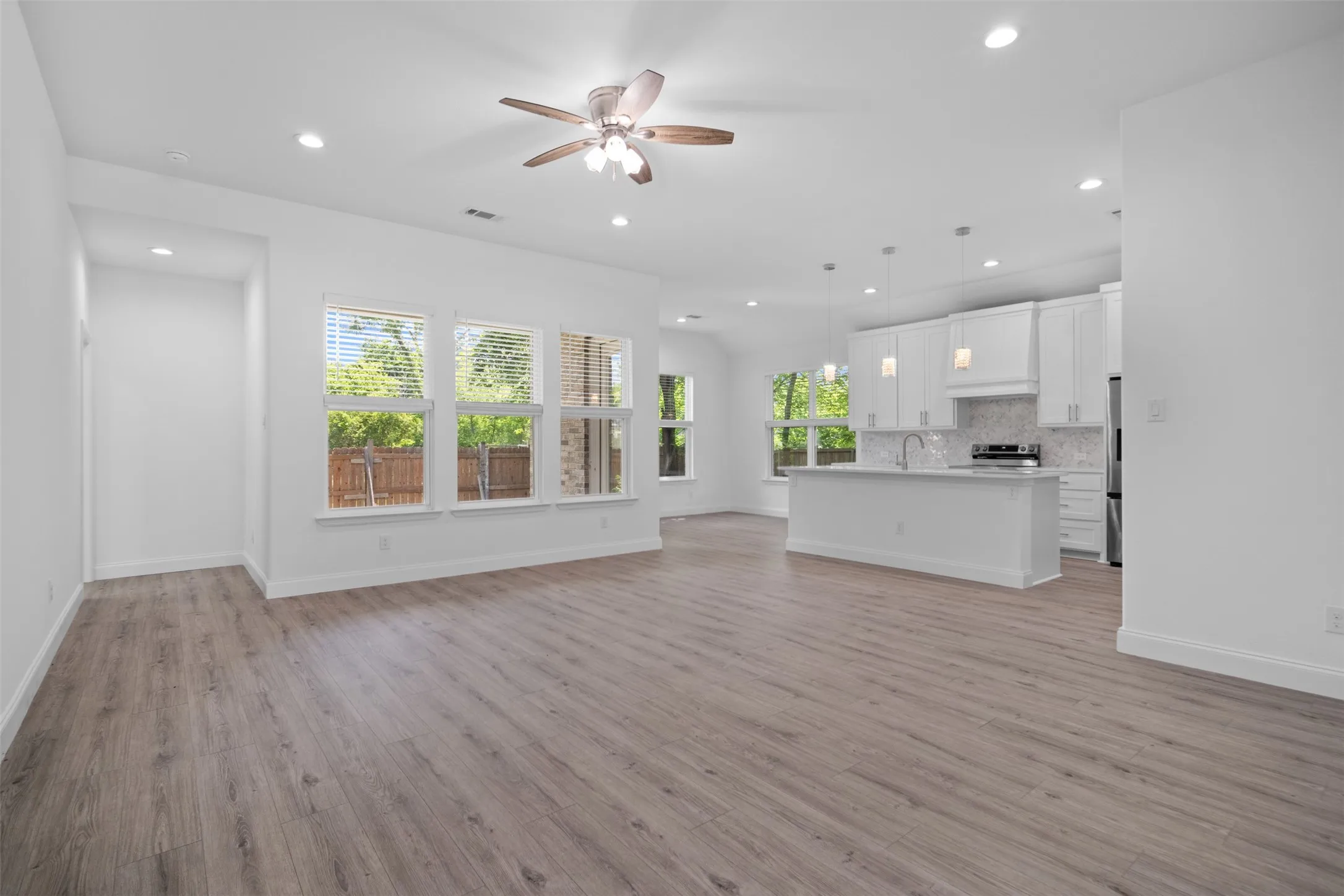 Single Family Residence For Sale in Ellis County , 123 Bradshaw Street, Waxahachie, Texas 75165, 3 Bedroom, 2 Bathroom, 2 Garage spaces, 1,655 Sqft, built in 2025, mls#21376809, Real Estate Agent in Waxahachie, Homes For Sale in Ellis county, Homes For Sale in Waxahachie, Realtor in Waxahachie Texas, Real Estate Brokerage Independent Realty Texas, Luminita Cordes Realtor