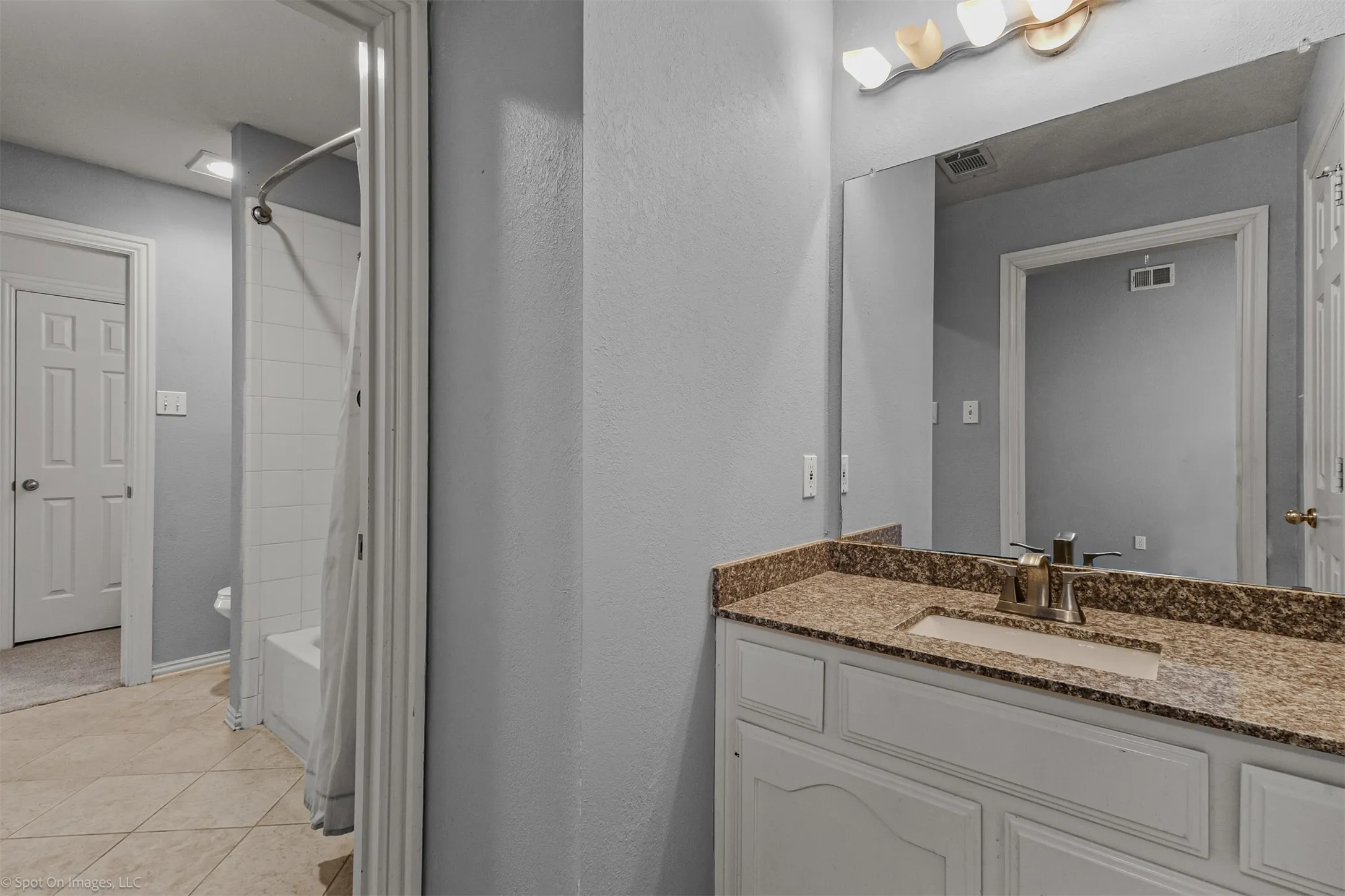 Single Family Residence For Sale in Denton County , 3844 Walden Way, Dallas, Texas 75287, 4 Bedroom, 4 Bathroom, 2 Garage spaces, 3,618 Sqft, built in 1993, mls#21375156, Real Estate Agent in Dallas, Homes For Sale in Denton county, Homes For Sale in Dallas, Realtor in Dallas Texas, Real Estate Brokerage Independent Realty Texas, Luminita Cordes Realtor