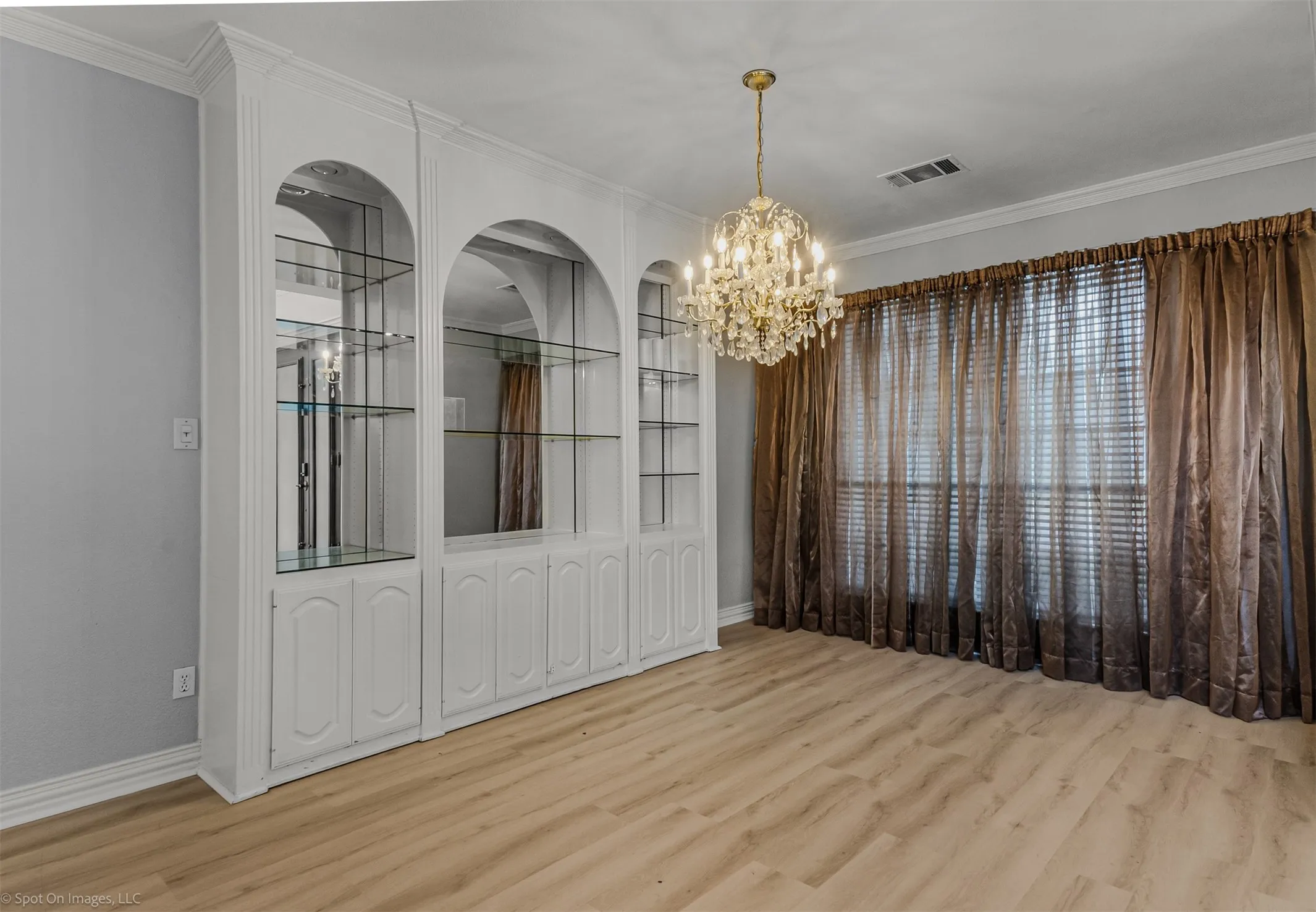 Single Family Residence For Sale in Denton County , 3844 Walden Way, Dallas, Texas 75287, 4 Bedroom, 4 Bathroom, 2 Garage spaces, 3,618 Sqft, built in 1993, mls#21375156, Real Estate Agent in Dallas, Homes For Sale in Denton county, Homes For Sale in Dallas, Realtor in Dallas Texas, Real Estate Brokerage Independent Realty Texas, Luminita Cordes Realtor