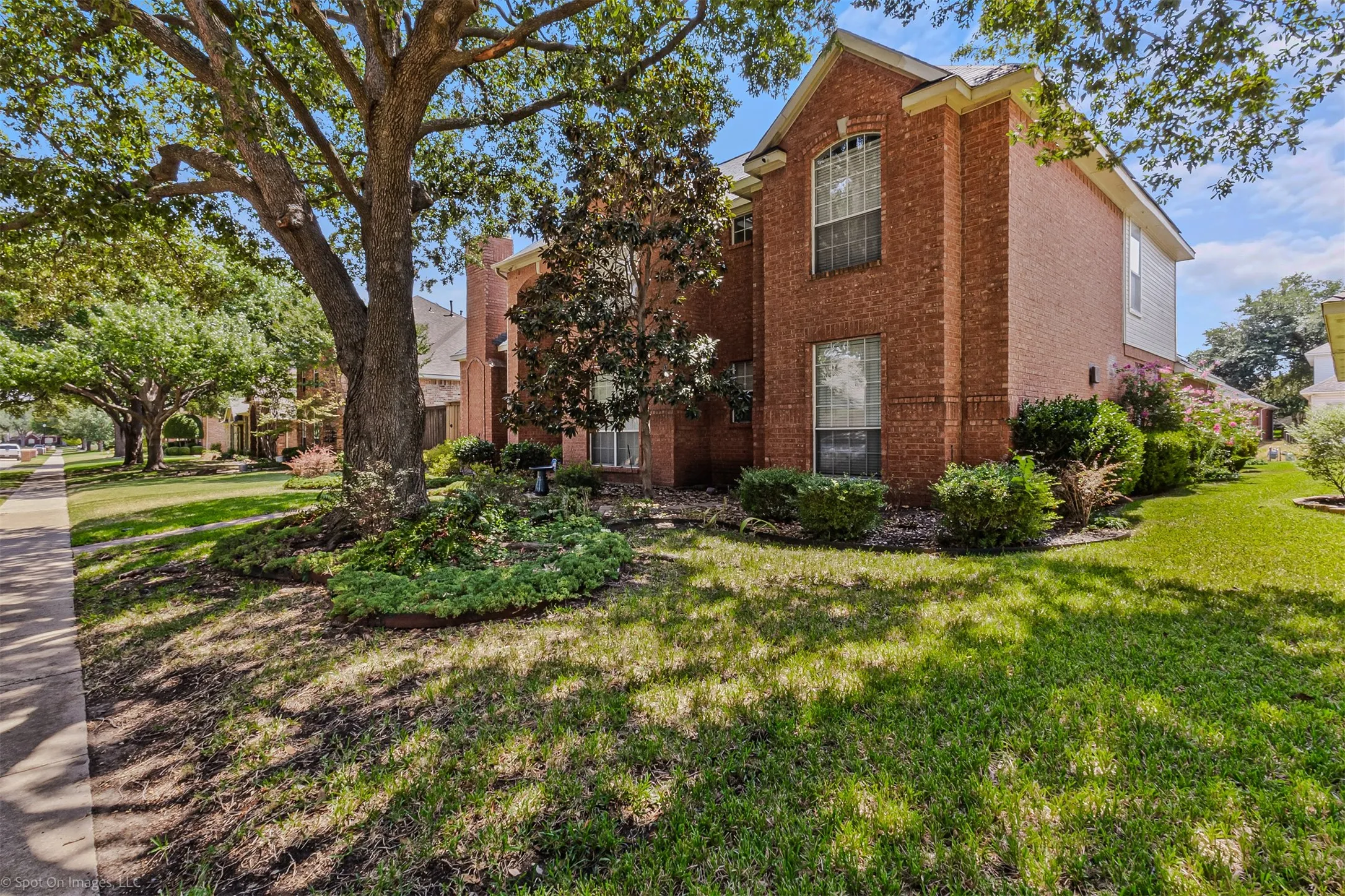 Single Family Residence For Sale in Denton County , 3844 Walden Way, Dallas, Texas 75287, 4 Bedroom, 4 Bathroom, 2 Garage spaces, 3,618 Sqft, built in 1993, mls#21375156, Real Estate Agent in Dallas, Homes For Sale in Denton county, Homes For Sale in Dallas, Realtor in Dallas Texas, Real Estate Brokerage Independent Realty Texas, Luminita Cordes Realtor