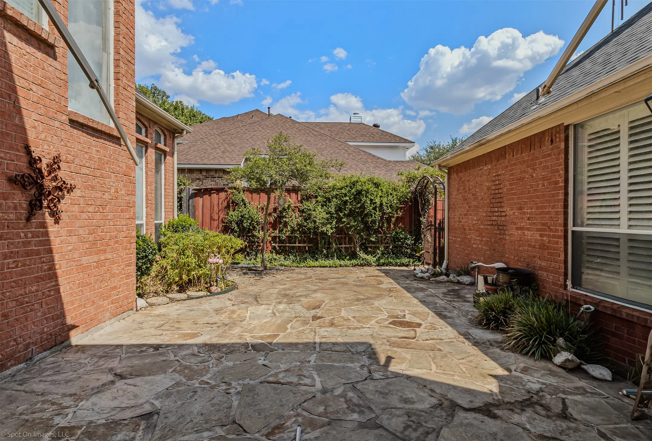 Single Family Residence For Sale in Denton County , 3844 Walden Way, Dallas, Texas 75287, 4 Bedroom, 4 Bathroom, 2 Garage spaces, 3,618 Sqft, built in 1993, mls#21375156, Real Estate Agent in Dallas, Homes For Sale in Denton county, Homes For Sale in Dallas, Realtor in Dallas Texas, Real Estate Brokerage Independent Realty Texas, Luminita Cordes Realtor