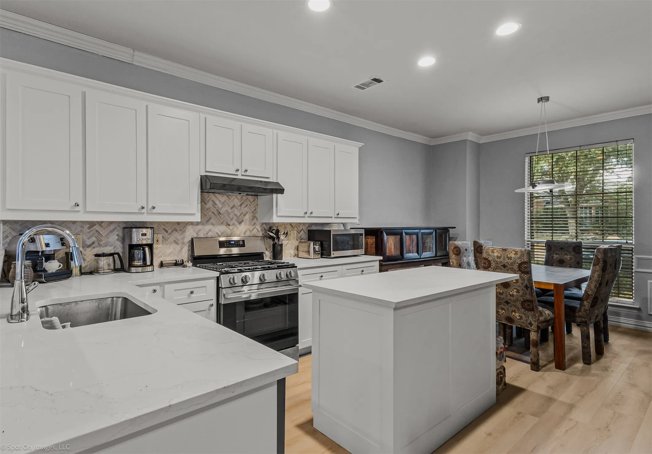 Single Family Residence For Sale in Denton County , 3844 Walden Way, Dallas, Texas 75287, 4 Bedroom, 4 Bathroom, 2 Garage spaces, 3,618 Sqft, built in 1993, mls#21375156, Real Estate Agent in Dallas, Homes For Sale in Denton county, Homes For Sale in Dallas, Realtor in Dallas Texas, Real Estate Brokerage Independent Realty Texas, Luminita Cordes Realtor