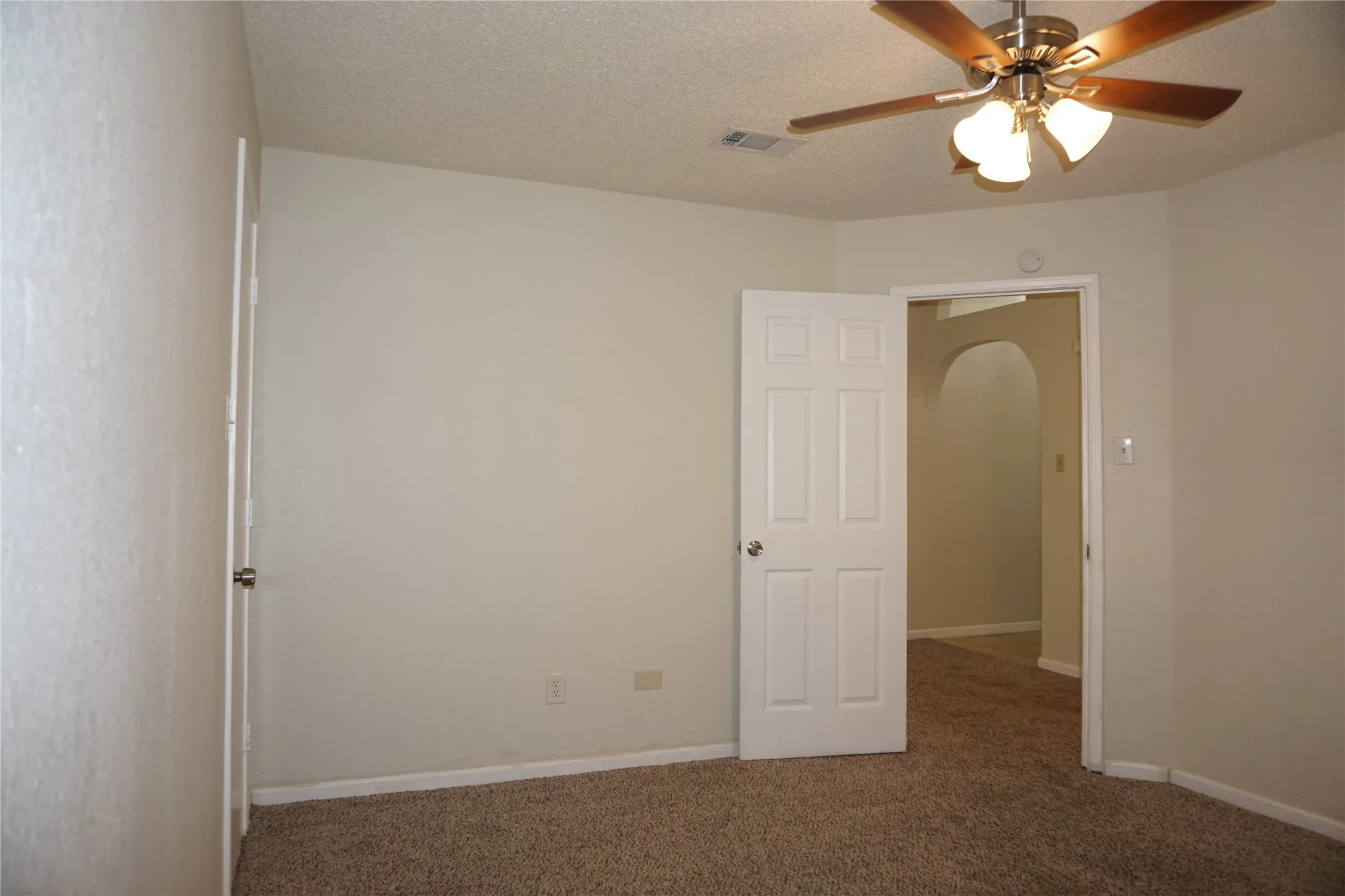 Single Family Residence For Rent in Tarrant County , 10217 Cool Spring Drive, Fort Worth, Texas 76108, 3 Bedroom, 2 Bathroom, 2 Garage spaces, 1,826 Sqft, built in 1992, mls#21234095, Real Estate Agent in Fort Worth, Homes For Rent in Tarrant county, Homes For Rent in Fort Worth, Realtor in Fort Worth Texas, Real Estate Brokerage Independent Realty Texas, Luminita Cordes Realtor