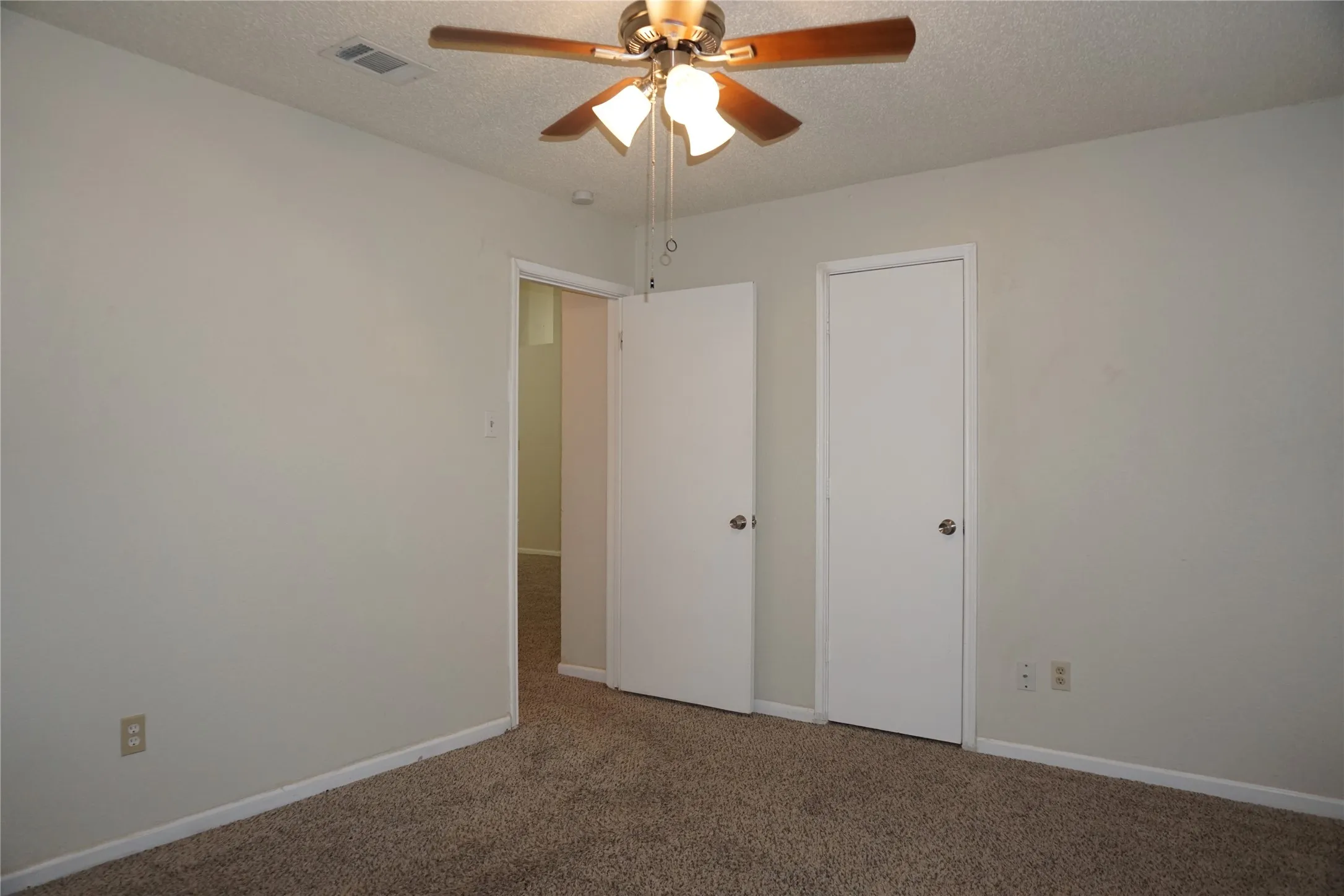 Single Family Residence For Rent in Tarrant County , 10217 Cool Spring Drive, Fort Worth, Texas 76108, 3 Bedroom, 2 Bathroom, 2 Garage spaces, 1,826 Sqft, built in 1992, mls#21234095, Real Estate Agent in Fort Worth, Homes For Rent in Tarrant county, Homes For Rent in Fort Worth, Realtor in Fort Worth Texas, Real Estate Brokerage Independent Realty Texas, Luminita Cordes Realtor