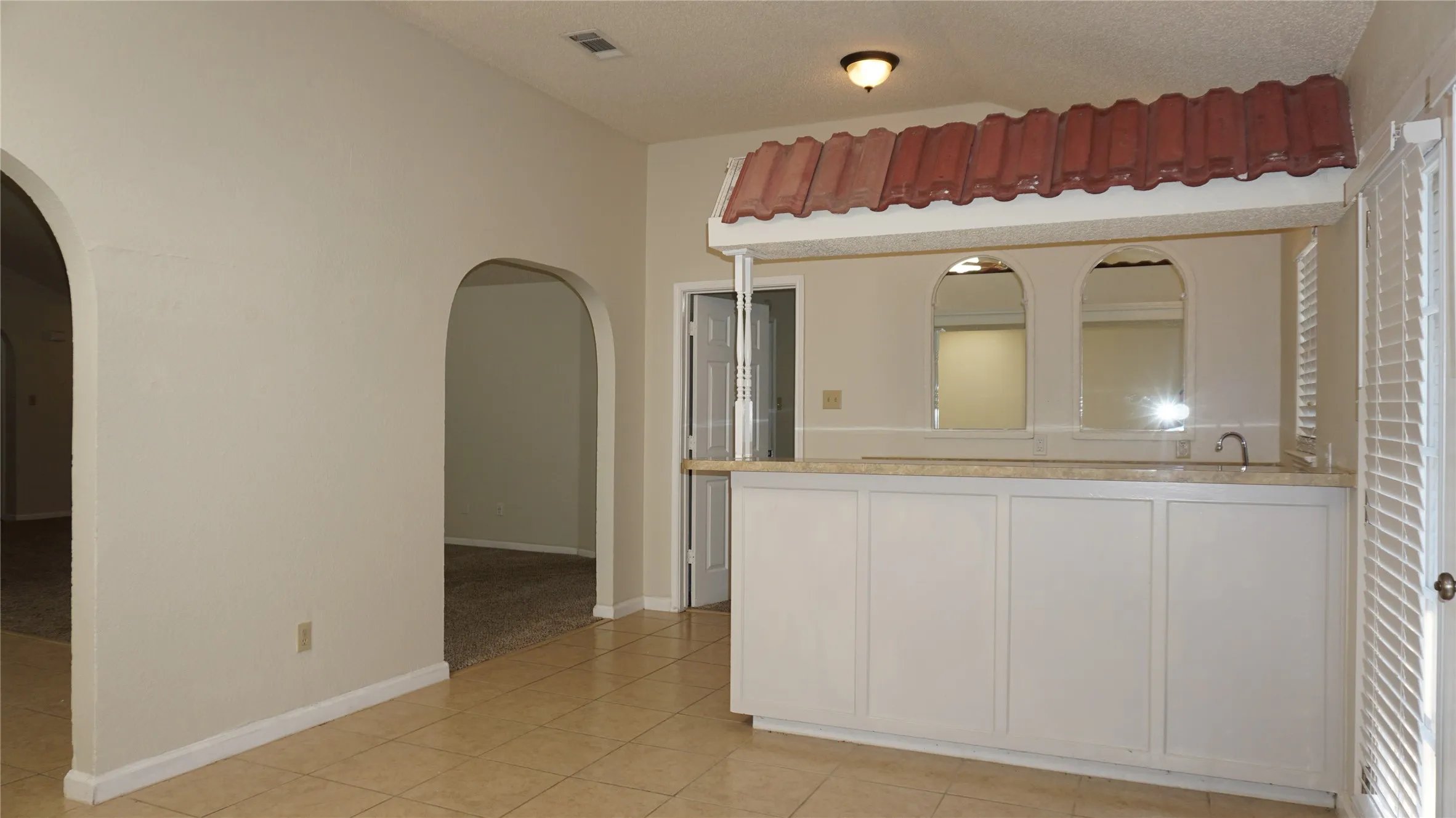 Single Family Residence For Rent in Tarrant County , 10217 Cool Spring Drive, Fort Worth, Texas 76108, 3 Bedroom, 2 Bathroom, 2 Garage spaces, 1,826 Sqft, built in 1992, mls#21234095, Real Estate Agent in Fort Worth, Homes For Rent in Tarrant county, Homes For Rent in Fort Worth, Realtor in Fort Worth Texas, Real Estate Brokerage Independent Realty Texas, Luminita Cordes Realtor