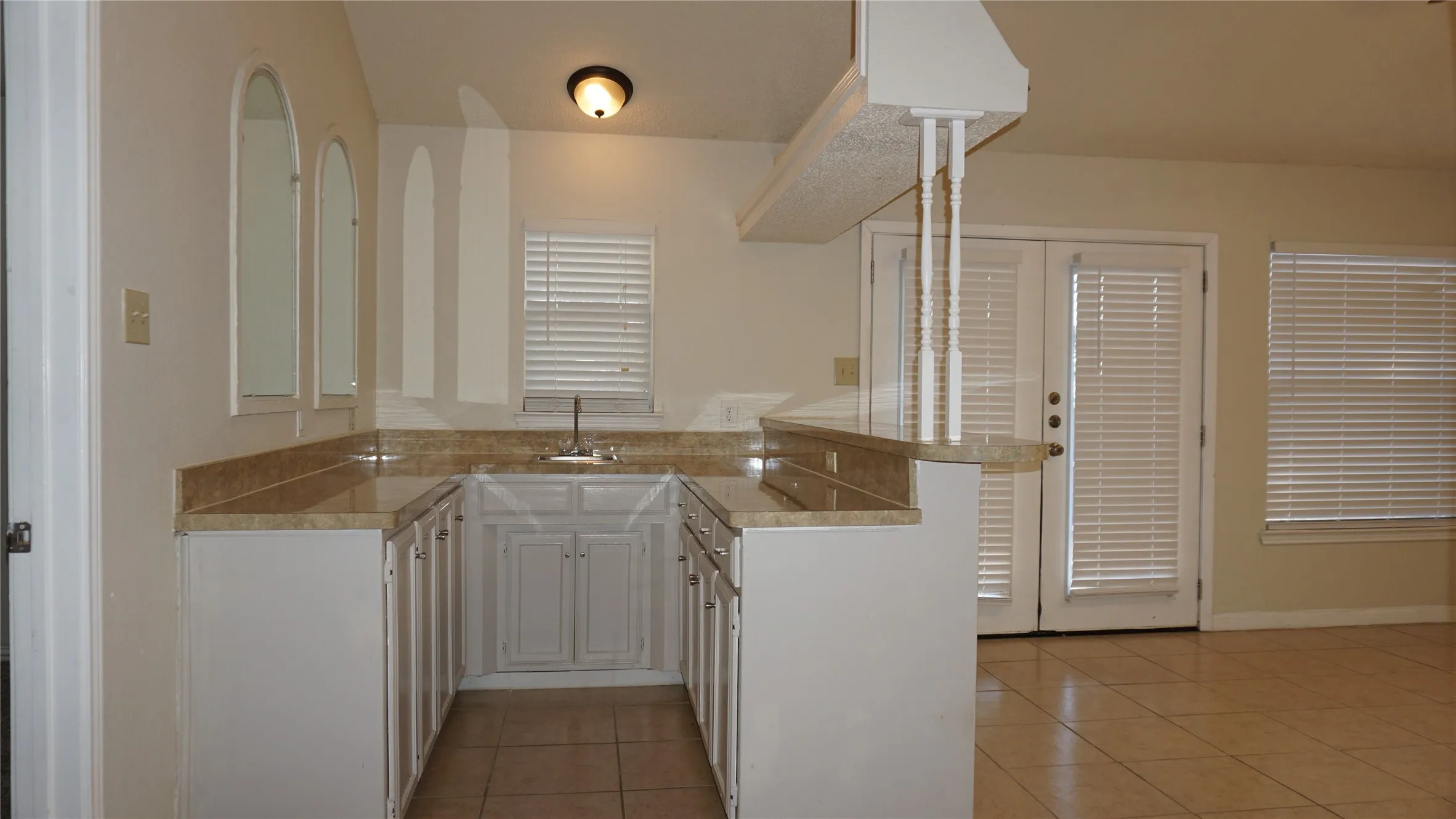 Single Family Residence For Rent in Tarrant County , 10217 Cool Spring Drive, Fort Worth, Texas 76108, 3 Bedroom, 2 Bathroom, 2 Garage spaces, 1,826 Sqft, built in 1992, mls#21234095, Real Estate Agent in Fort Worth, Homes For Rent in Tarrant county, Homes For Rent in Fort Worth, Realtor in Fort Worth Texas, Real Estate Brokerage Independent Realty Texas, Luminita Cordes Realtor