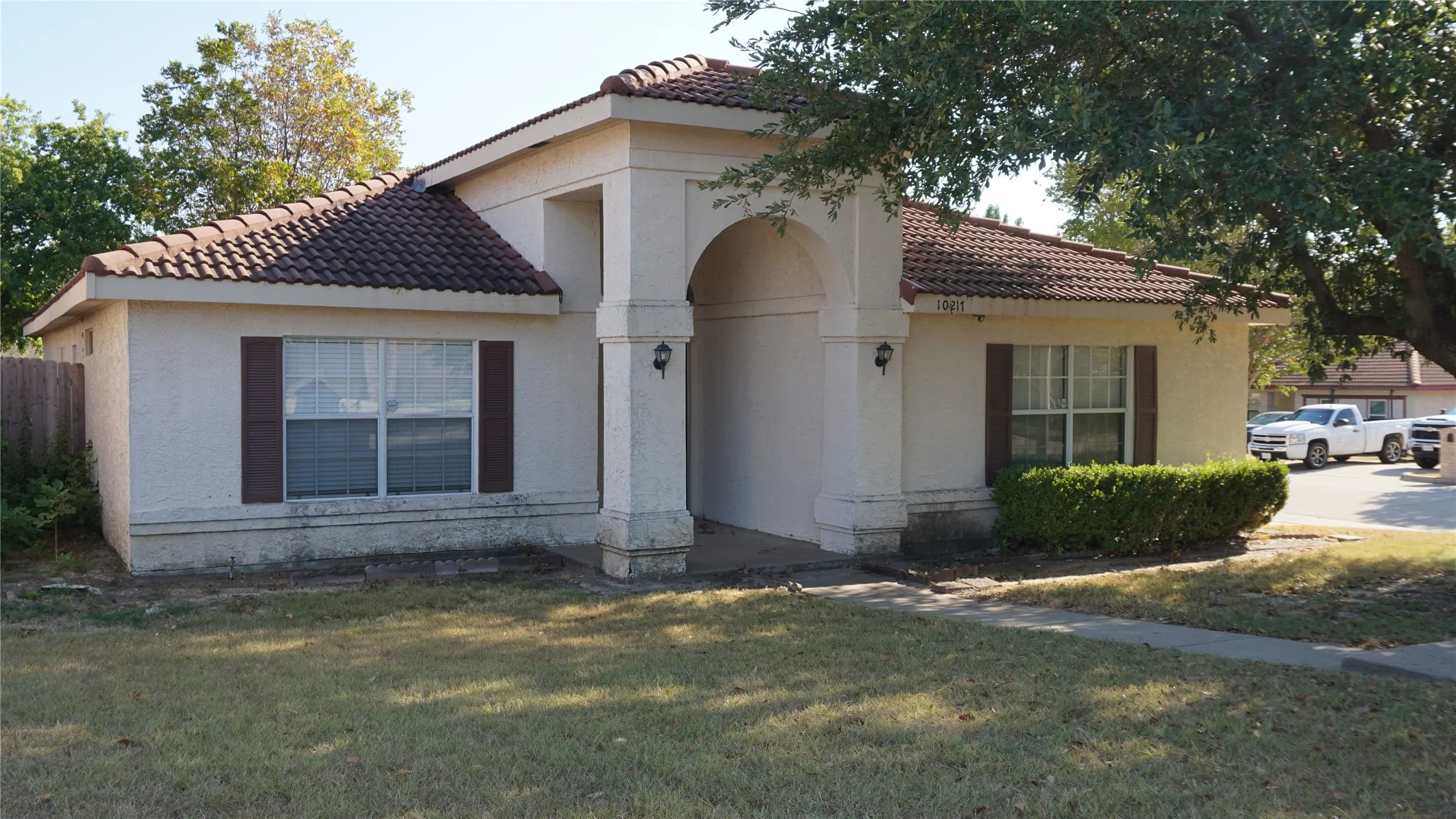 Single Family Residence For Rent in Tarrant County , 10217 Cool Spring Drive, Fort Worth, Texas 76108, 3 Bedroom, 2 Bathroom, 2 Garage spaces, 1,826 Sqft, built in 1992, mls#21234095, Real Estate Agent in Fort Worth, Homes For Rent in Tarrant county, Homes For Rent in Fort Worth, Realtor in Fort Worth Texas, Real Estate Brokerage Independent Realty Texas, Luminita Cordes Realtor