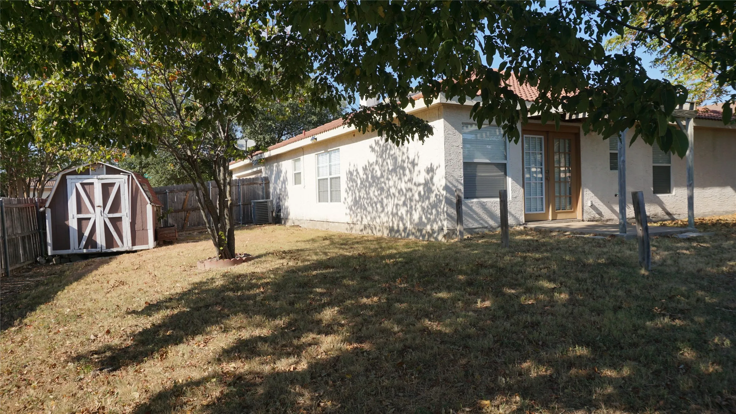 Single Family Residence For Rent in Tarrant County , 10217 Cool Spring Drive, Fort Worth, Texas 76108, 3 Bedroom, 2 Bathroom, 2 Garage spaces, 1,826 Sqft, built in 1992, mls#21234095, Real Estate Agent in Fort Worth, Homes For Rent in Tarrant county, Homes For Rent in Fort Worth, Realtor in Fort Worth Texas, Real Estate Brokerage Independent Realty Texas, Luminita Cordes Realtor