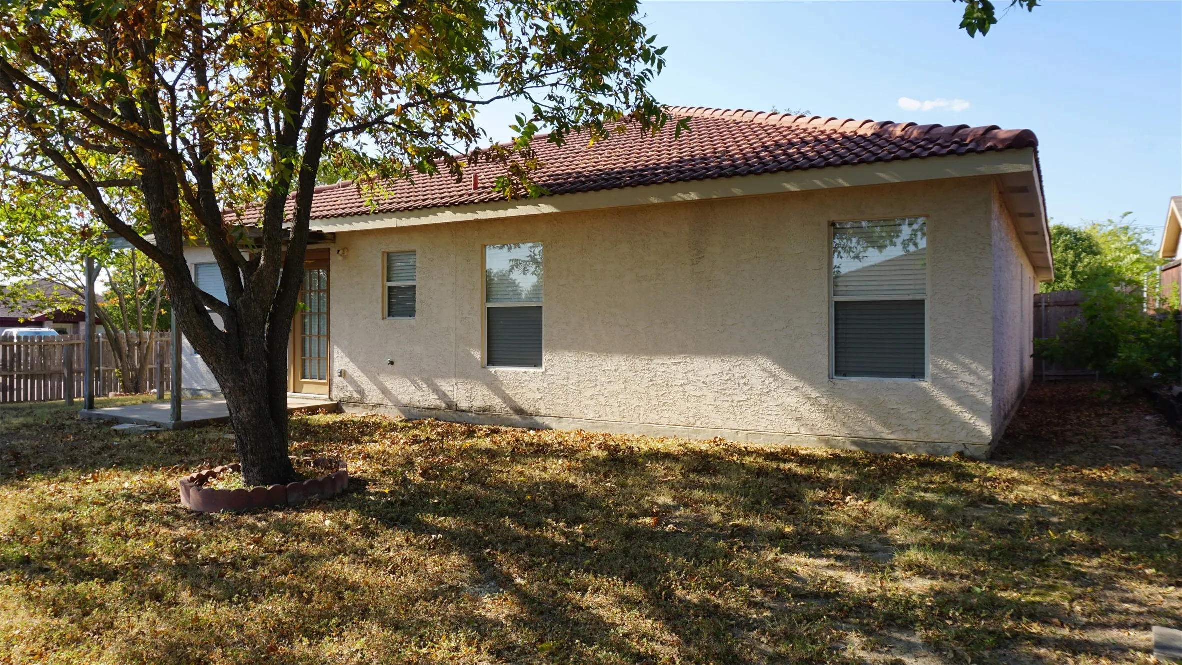 Single Family Residence For Rent in Tarrant County , 10217 Cool Spring Drive, Fort Worth, Texas 76108, 3 Bedroom, 2 Bathroom, 2 Garage spaces, 1,826 Sqft, built in 1992, mls#21234095, Real Estate Agent in Fort Worth, Homes For Rent in Tarrant county, Homes For Rent in Fort Worth, Realtor in Fort Worth Texas, Real Estate Brokerage Independent Realty Texas, Luminita Cordes Realtor