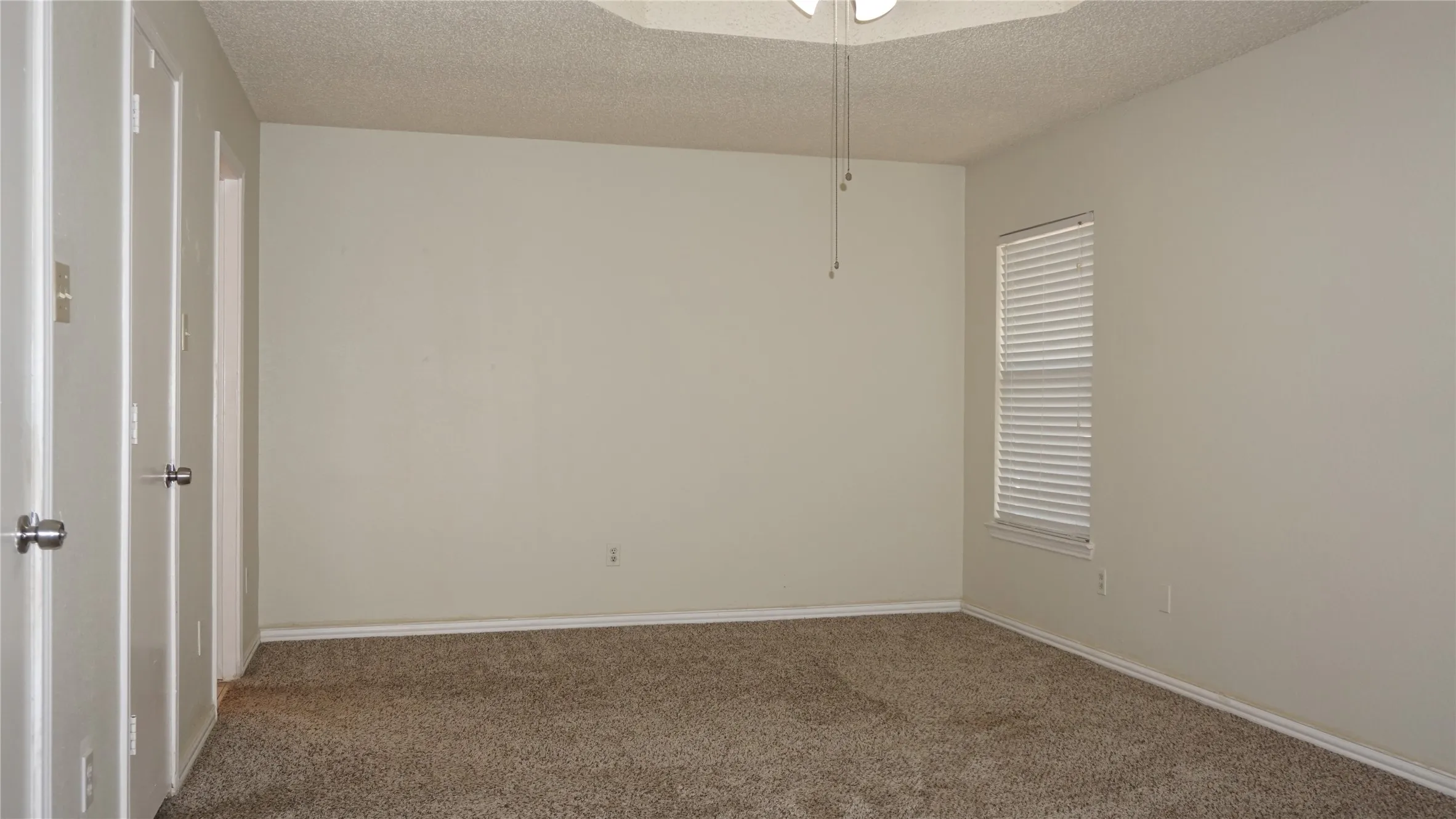 Single Family Residence For Rent in Tarrant County , 10217 Cool Spring Drive, Fort Worth, Texas 76108, 3 Bedroom, 2 Bathroom, 2 Garage spaces, 1,826 Sqft, built in 1992, mls#21234095, Real Estate Agent in Fort Worth, Homes For Rent in Tarrant county, Homes For Rent in Fort Worth, Realtor in Fort Worth Texas, Real Estate Brokerage Independent Realty Texas, Luminita Cordes Realtor