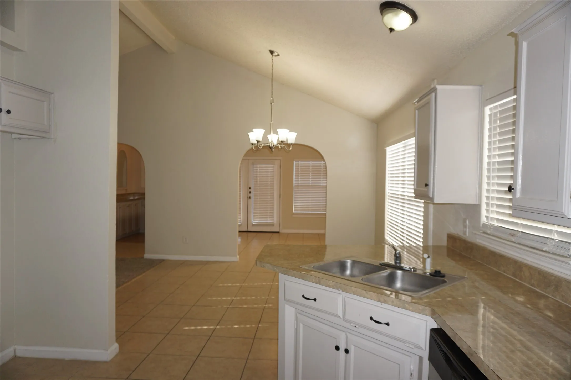 Single Family Residence For Rent in Tarrant County , 10217 Cool Spring Drive, Fort Worth, Texas 76108, 3 Bedroom, 2 Bathroom, 2 Garage spaces, 1,826 Sqft, built in 1992, mls#21234095, Real Estate Agent in Fort Worth, Homes For Rent in Tarrant county, Homes For Rent in Fort Worth, Realtor in Fort Worth Texas, Real Estate Brokerage Independent Realty Texas, Luminita Cordes Realtor