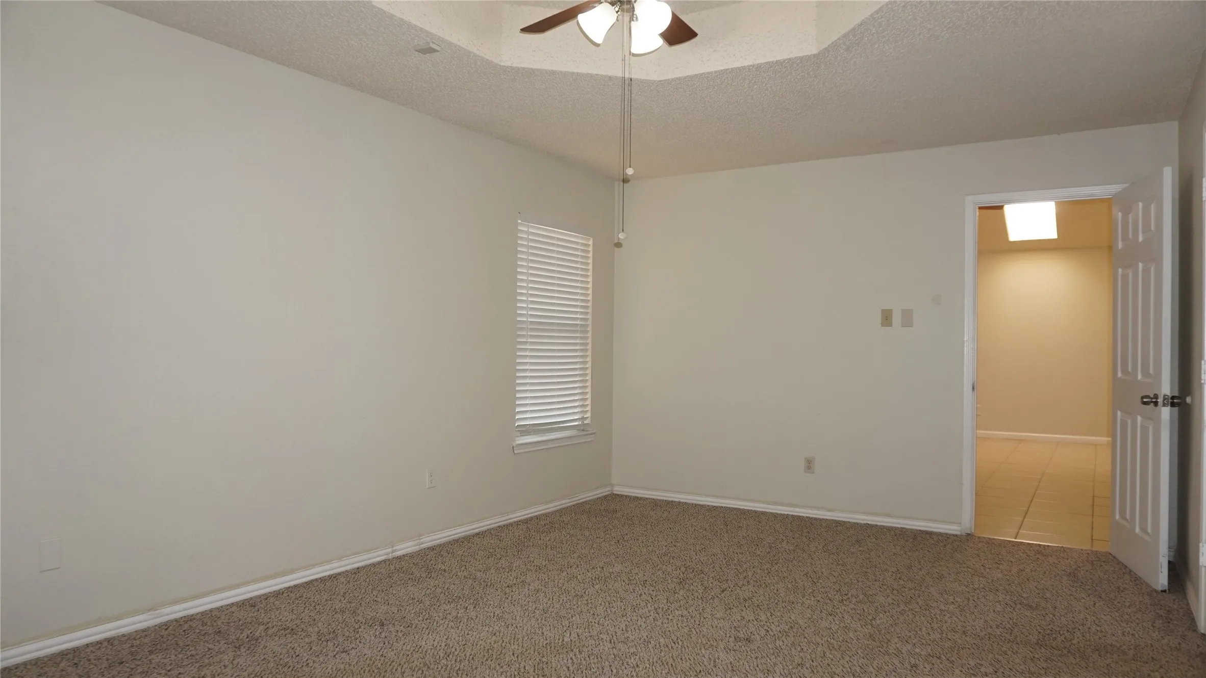 Single Family Residence For Rent in Tarrant County , 10217 Cool Spring Drive, Fort Worth, Texas 76108, 3 Bedroom, 2 Bathroom, 2 Garage spaces, 1,826 Sqft, built in 1992, mls#21234095, Real Estate Agent in Fort Worth, Homes For Rent in Tarrant county, Homes For Rent in Fort Worth, Realtor in Fort Worth Texas, Real Estate Brokerage Independent Realty Texas, Luminita Cordes Realtor