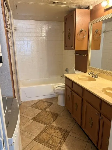 Condominium For Sale in Dallas County , 9839 Walnut Street T103, Dallas, Texas 75243, 1 Bedroom, 1 Bathroom, Garage spaces, 551 Sqft, built in 1984, mls#21374656, Real Estate Agent in Dallas, Homes For Sale in Dallas county, Homes For Sale in Dallas, Realtor in Dallas Texas, Real Estate Brokerage Independent Realty Texas, Luminita Cordes Realtor