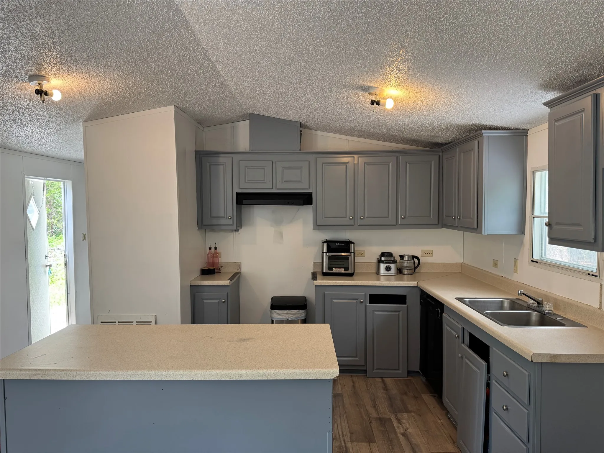 Mobile Home For Sale in Hunt County , 9374 Amy Drive, Hawk Cove, Texas 75474, 2 Bedroom, 2 Bathroom, Garage spaces, 896 Sqft, built in 2014, mls#21376814, Real Estate Agent in Hawk Cove, Homes For Sale in Hunt county, Homes For Sale in Hawk Cove, Realtor in Hawk Cove Texas, Real Estate Brokerage Independent Realty Texas, Luminita Cordes Realtor