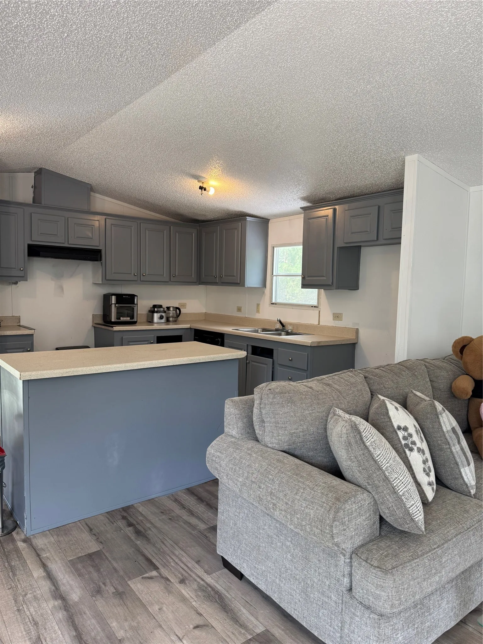 Mobile Home For Sale in Hunt County , 9374 Amy Drive, Hawk Cove, Texas 75474, 2 Bedroom, 2 Bathroom, Garage spaces, 896 Sqft, built in 2014, mls#21376814, Real Estate Agent in Hawk Cove, Homes For Sale in Hunt county, Homes For Sale in Hawk Cove, Realtor in Hawk Cove Texas, Real Estate Brokerage Independent Realty Texas, Luminita Cordes Realtor