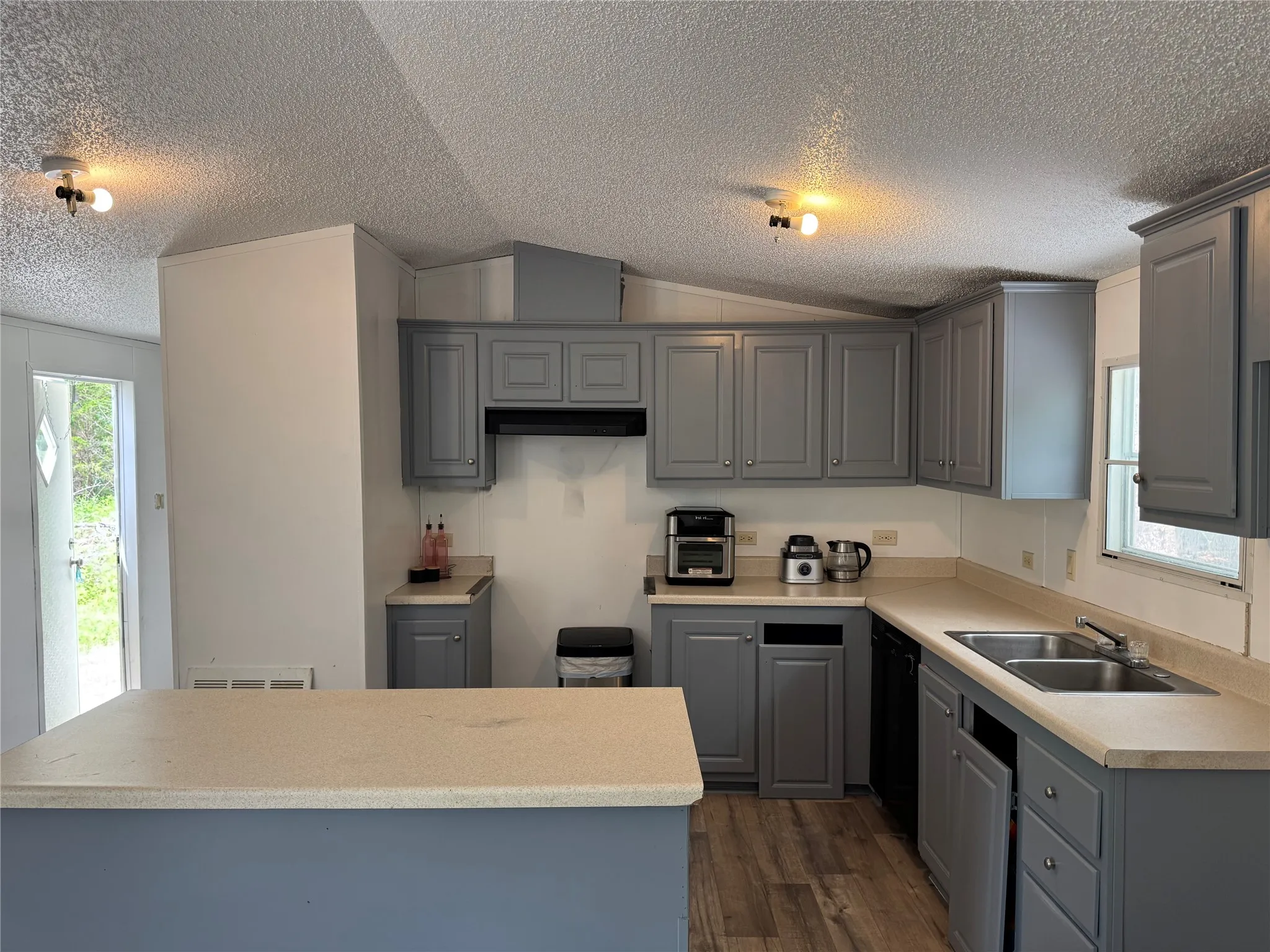 Mobile Home For Sale in Hunt County , 9374 Amy Drive, Hawk Cove, Texas 75474, 2 Bedroom, 2 Bathroom, Garage spaces, 896 Sqft, built in 2014, mls#21376814, Real Estate Agent in Hawk Cove, Homes For Sale in Hunt county, Homes For Sale in Hawk Cove, Realtor in Hawk Cove Texas, Real Estate Brokerage Independent Realty Texas, Luminita Cordes Realtor