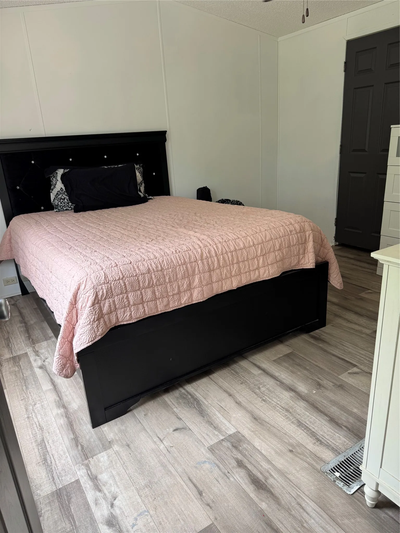 Mobile Home For Sale in Hunt County , 9374 Amy Drive, Hawk Cove, Texas 75474, 2 Bedroom, 2 Bathroom, Garage spaces, 896 Sqft, built in 2014, mls#21376814, Real Estate Agent in Hawk Cove, Homes For Sale in Hunt county, Homes For Sale in Hawk Cove, Realtor in Hawk Cove Texas, Real Estate Brokerage Independent Realty Texas, Luminita Cordes Realtor