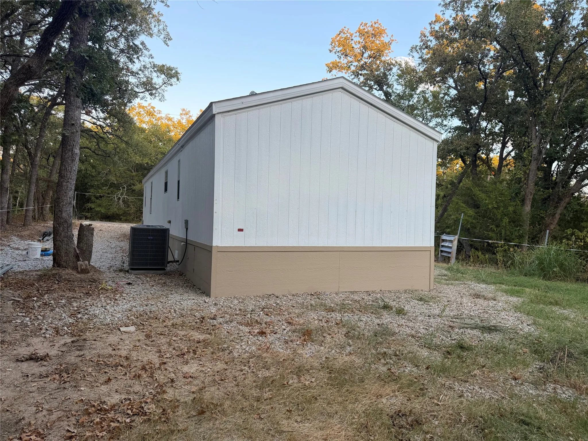 Mobile Home For Sale in Hunt County , 9374 Amy Drive, Hawk Cove, Texas 75474, 2 Bedroom, 2 Bathroom, Garage spaces, 896 Sqft, built in 2014, mls#21376814, Real Estate Agent in Hawk Cove, Homes For Sale in Hunt county, Homes For Sale in Hawk Cove, Realtor in Hawk Cove Texas, Real Estate Brokerage Independent Realty Texas, Luminita Cordes Realtor