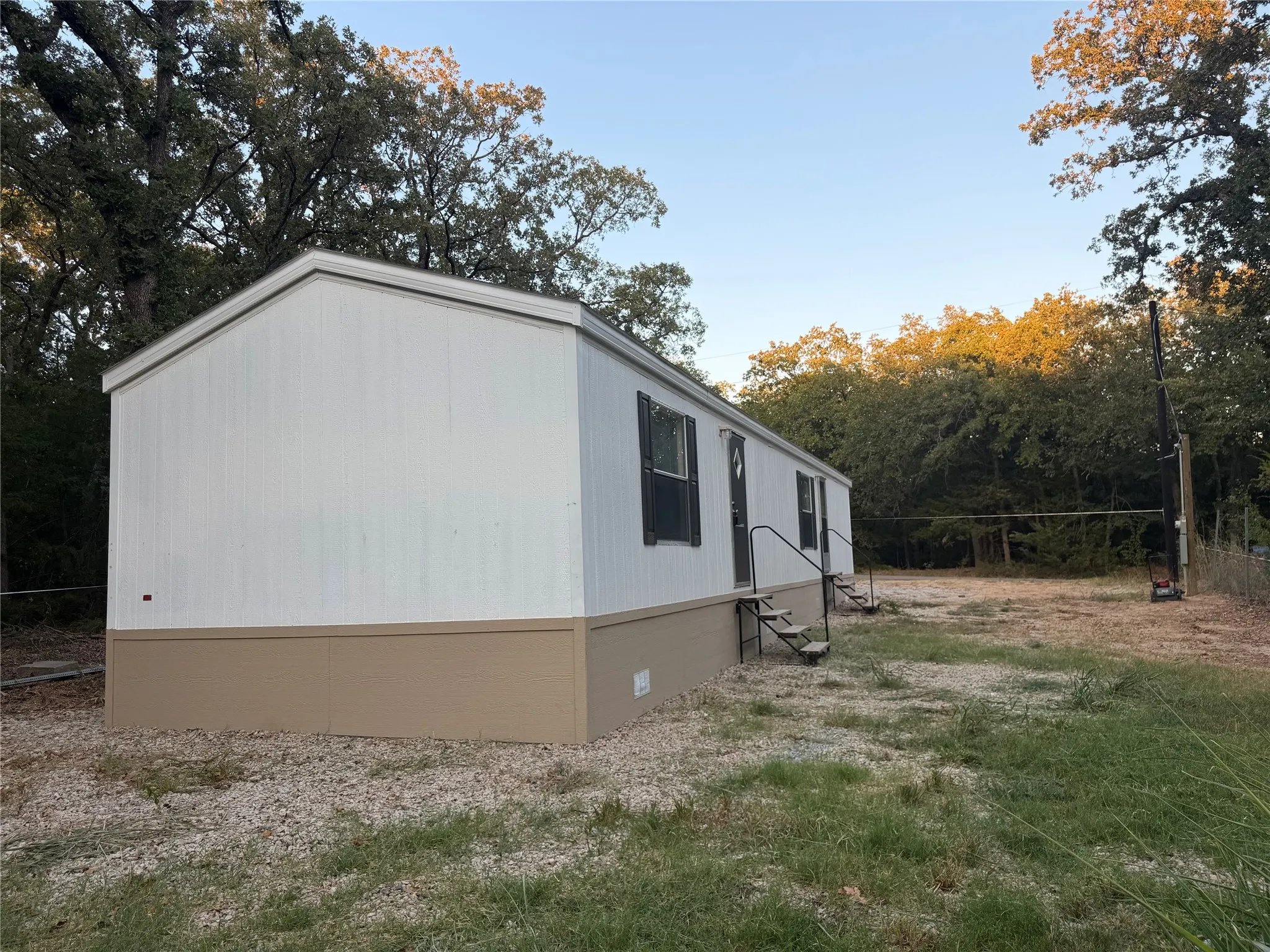 Mobile Home For Sale in Hunt County , 9374 Amy Drive, Hawk Cove, Texas 75474, 2 Bedroom, 2 Bathroom, Garage spaces, 896 Sqft, built in 2014, mls#21376814, Real Estate Agent in Hawk Cove, Homes For Sale in Hunt county, Homes For Sale in Hawk Cove, Realtor in Hawk Cove Texas, Real Estate Brokerage Independent Realty Texas, Luminita Cordes Realtor