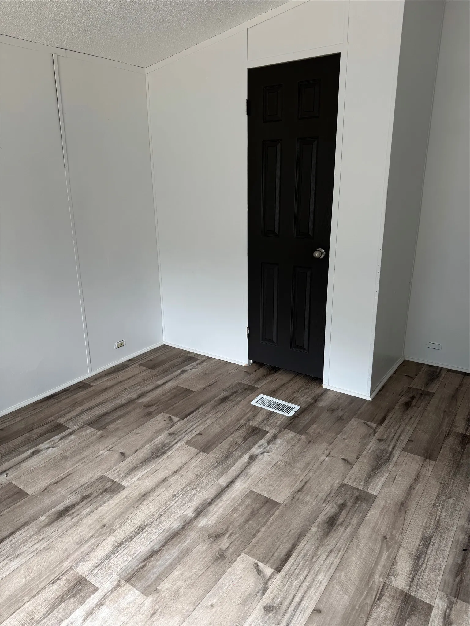 Mobile Home For Sale in Hunt County , 9374 Amy Drive, Hawk Cove, Texas 75474, 2 Bedroom, 2 Bathroom, Garage spaces, 896 Sqft, built in 2014, mls#21376814, Real Estate Agent in Hawk Cove, Homes For Sale in Hunt county, Homes For Sale in Hawk Cove, Realtor in Hawk Cove Texas, Real Estate Brokerage Independent Realty Texas, Luminita Cordes Realtor