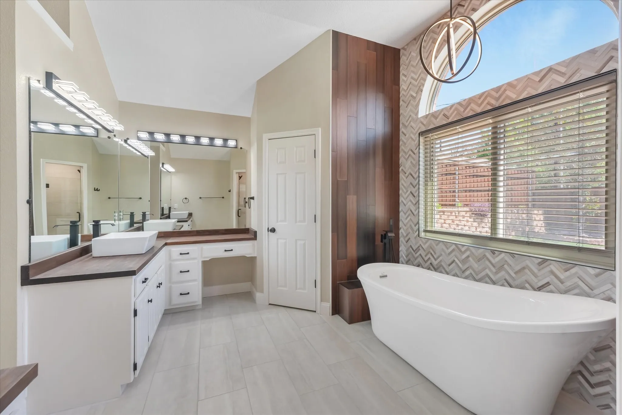 Single Family Residence For Sale in Tarrant County , 5301 Bugle Lane, Colleyville, Texas 76034, 3 Bedroom, 2 Bathroom, 2 Garage spaces, 2,248 Sqft, built in 1989, mls#21376500, Real Estate Agent in Colleyville, Homes For Sale in Tarrant county, Homes For Sale in Colleyville, Realtor in Colleyville Texas, Real Estate Brokerage Independent Realty Texas, Luminita Cordes Realtor