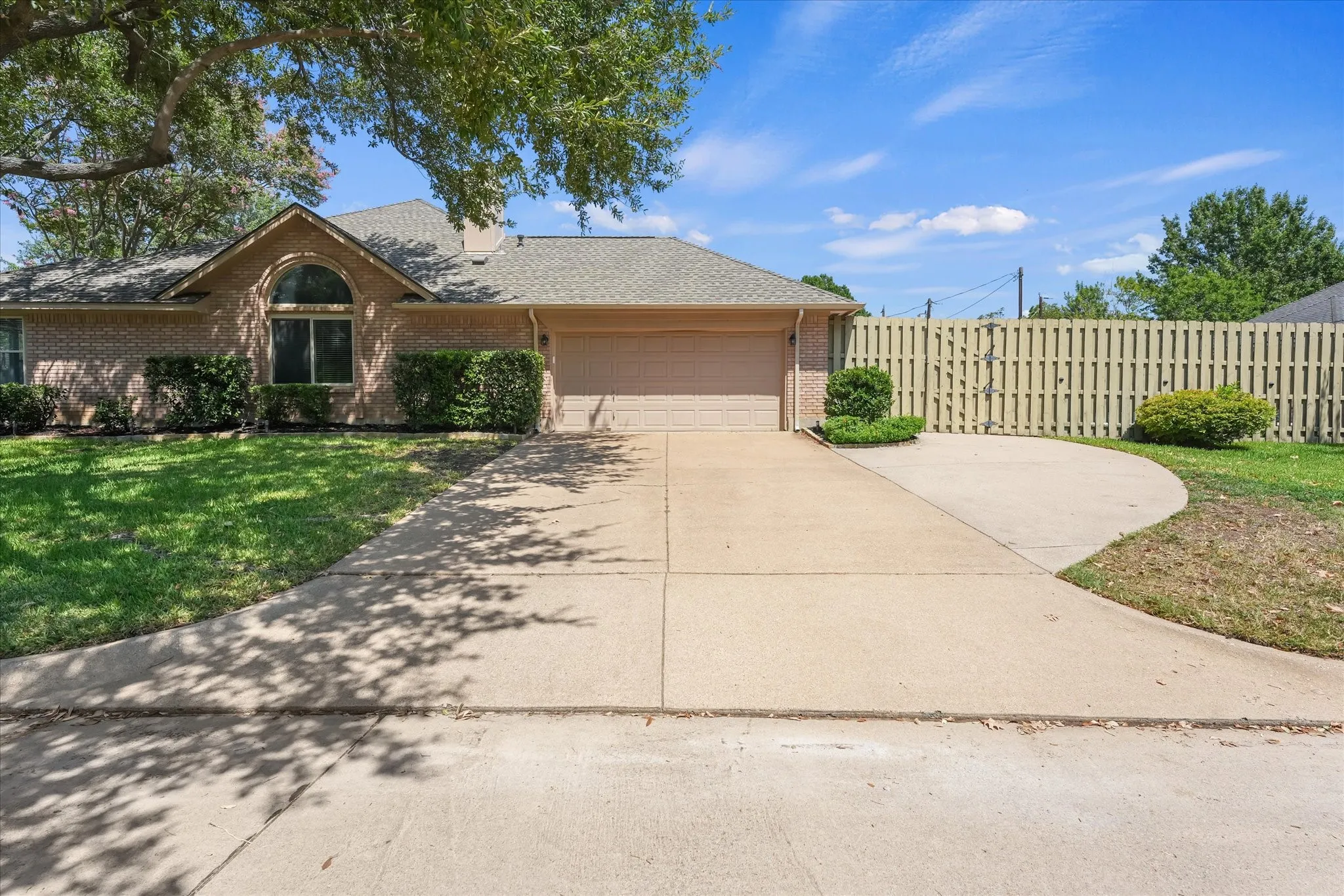Single Family Residence For Sale in Tarrant County , 5301 Bugle Lane, Colleyville, Texas 76034, 3 Bedroom, 2 Bathroom, 2 Garage spaces, 2,248 Sqft, built in 1989, mls#21376500, Real Estate Agent in Colleyville, Homes For Sale in Tarrant county, Homes For Sale in Colleyville, Realtor in Colleyville Texas, Real Estate Brokerage Independent Realty Texas, Luminita Cordes Realtor