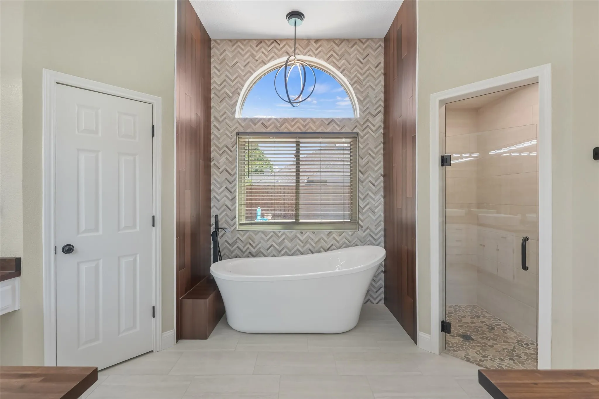 Single Family Residence For Sale in Tarrant County , 5301 Bugle Lane, Colleyville, Texas 76034, 3 Bedroom, 2 Bathroom, 2 Garage spaces, 2,248 Sqft, built in 1989, mls#21376500, Real Estate Agent in Colleyville, Homes For Sale in Tarrant county, Homes For Sale in Colleyville, Realtor in Colleyville Texas, Real Estate Brokerage Independent Realty Texas, Luminita Cordes Realtor