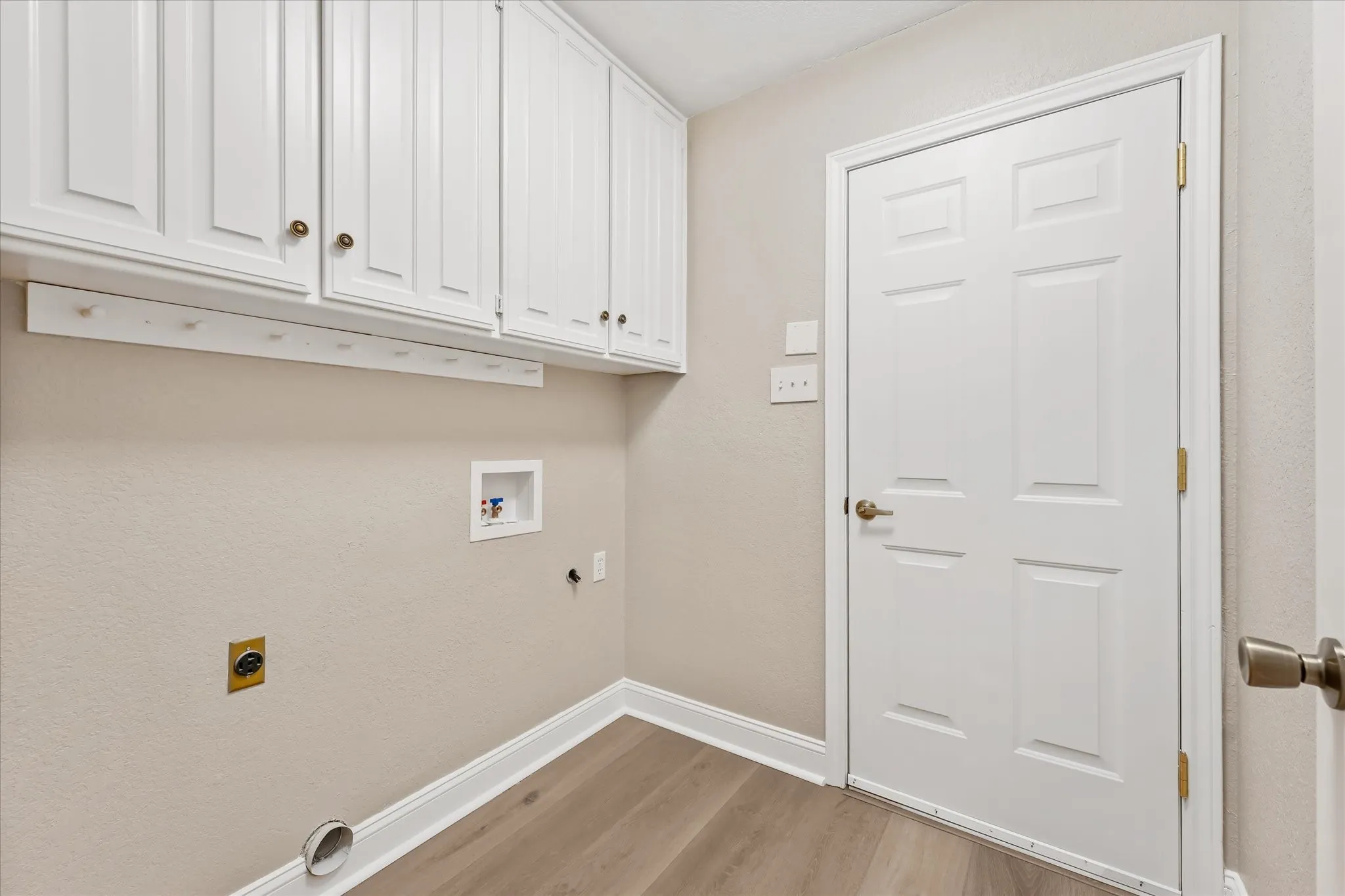 Single Family Residence For Sale in Tarrant County , 5301 Bugle Lane, Colleyville, Texas 76034, 3 Bedroom, 2 Bathroom, 2 Garage spaces, 2,248 Sqft, built in 1989, mls#21376500, Real Estate Agent in Colleyville, Homes For Sale in Tarrant county, Homes For Sale in Colleyville, Realtor in Colleyville Texas, Real Estate Brokerage Independent Realty Texas, Luminita Cordes Realtor