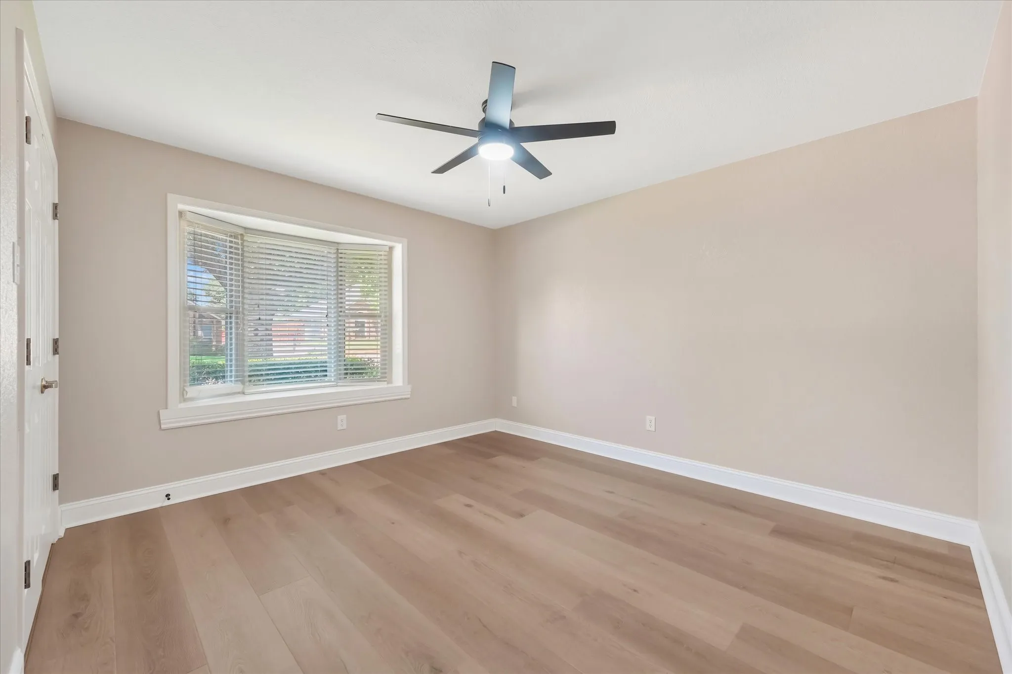 Single Family Residence For Sale in Tarrant County , 5301 Bugle Lane, Colleyville, Texas 76034, 3 Bedroom, 2 Bathroom, 2 Garage spaces, 2,248 Sqft, built in 1989, mls#21376500, Real Estate Agent in Colleyville, Homes For Sale in Tarrant county, Homes For Sale in Colleyville, Realtor in Colleyville Texas, Real Estate Brokerage Independent Realty Texas, Luminita Cordes Realtor