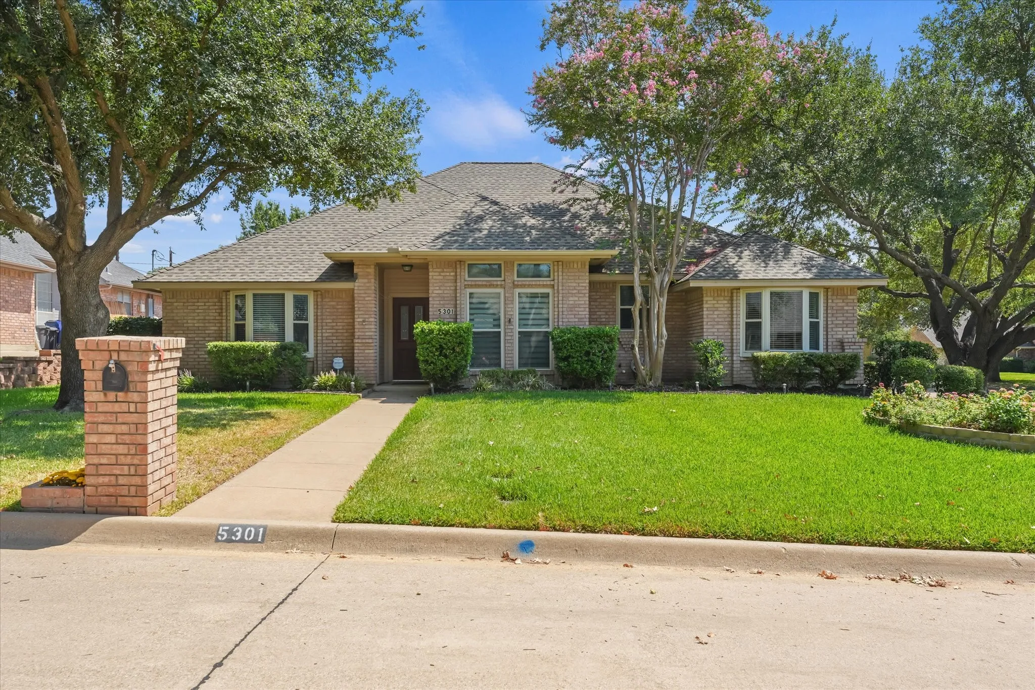 Single Family Residence For Sale in Tarrant County , 5301 Bugle Lane, Colleyville, Texas 76034, 3 Bedroom, 2 Bathroom, 2 Garage spaces, 2,248 Sqft, built in 1989, mls#21376500, Real Estate Agent in Colleyville, Homes For Sale in Tarrant county, Homes For Sale in Colleyville, Realtor in Colleyville Texas, Real Estate Brokerage Independent Realty Texas, Luminita Cordes Realtor
