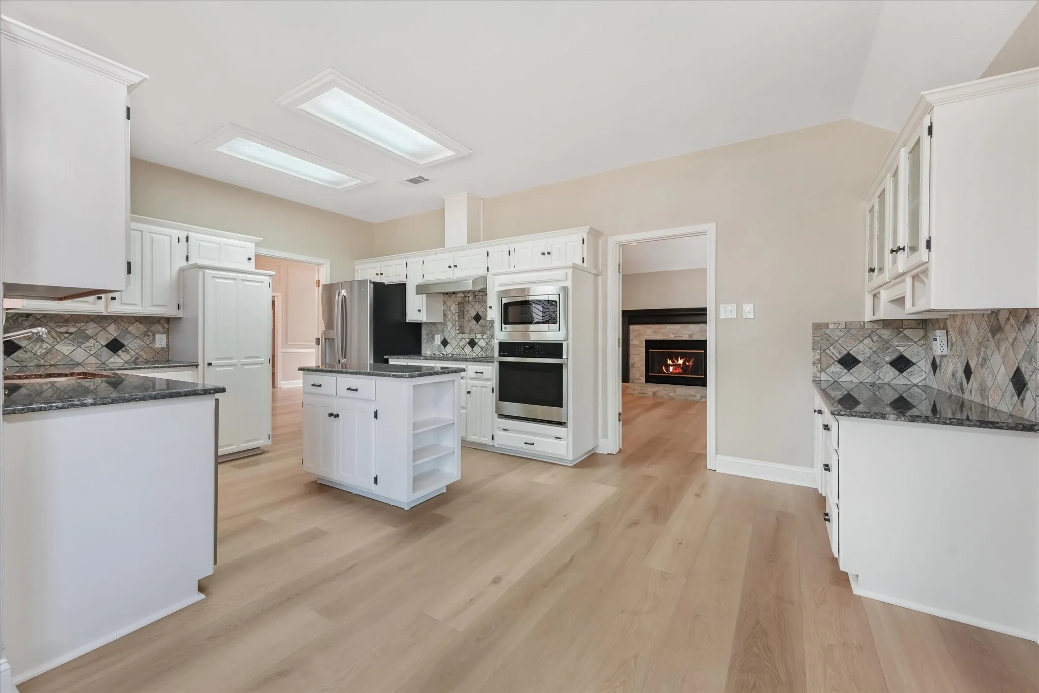 Single Family Residence For Sale in Tarrant County , 5301 Bugle Lane, Colleyville, Texas 76034, 3 Bedroom, 2 Bathroom, 2 Garage spaces, 2,248 Sqft, built in 1989, mls#21376500, Real Estate Agent in Colleyville, Homes For Sale in Tarrant county, Homes For Sale in Colleyville, Realtor in Colleyville Texas, Real Estate Brokerage Independent Realty Texas, Luminita Cordes Realtor