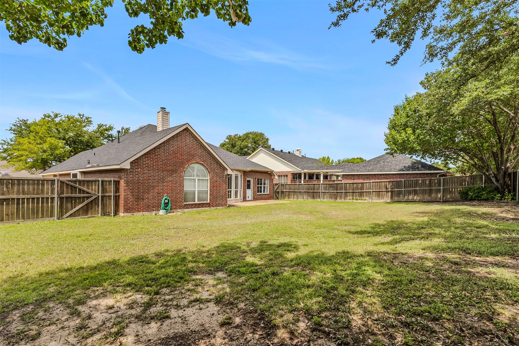 Single Family Residence For Sale in Rockwall County , 1181 Skylar Drive, Rockwall, Texas 75032, 4 Bedroom, 3 Bathroom, 2 Garage spaces, 2,599 Sqft, built in 1999, mls#21376818, Real Estate Agent in Rockwall, Homes For Sale in Rockwall county, Homes For Sale in Rockwall, Realtor in Rockwall Texas, Real Estate Brokerage Independent Realty Texas, Luminita Cordes Realtor