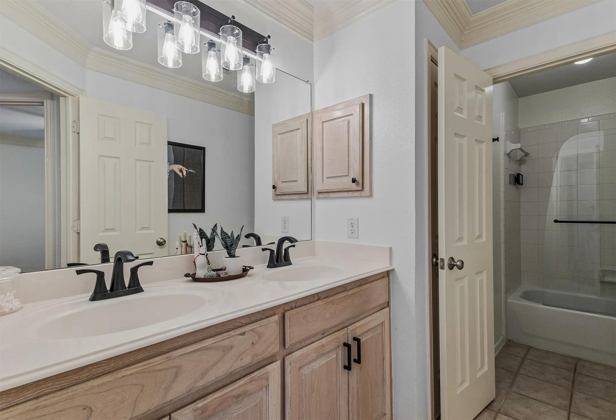 Single Family Residence For Sale in Rockwall County , 1181 Skylar Drive, Rockwall, Texas 75032, 4 Bedroom, 3 Bathroom, 2 Garage spaces, 2,599 Sqft, built in 1999, mls#21376818, Real Estate Agent in Rockwall, Homes For Sale in Rockwall county, Homes For Sale in Rockwall, Realtor in Rockwall Texas, Real Estate Brokerage Independent Realty Texas, Luminita Cordes Realtor