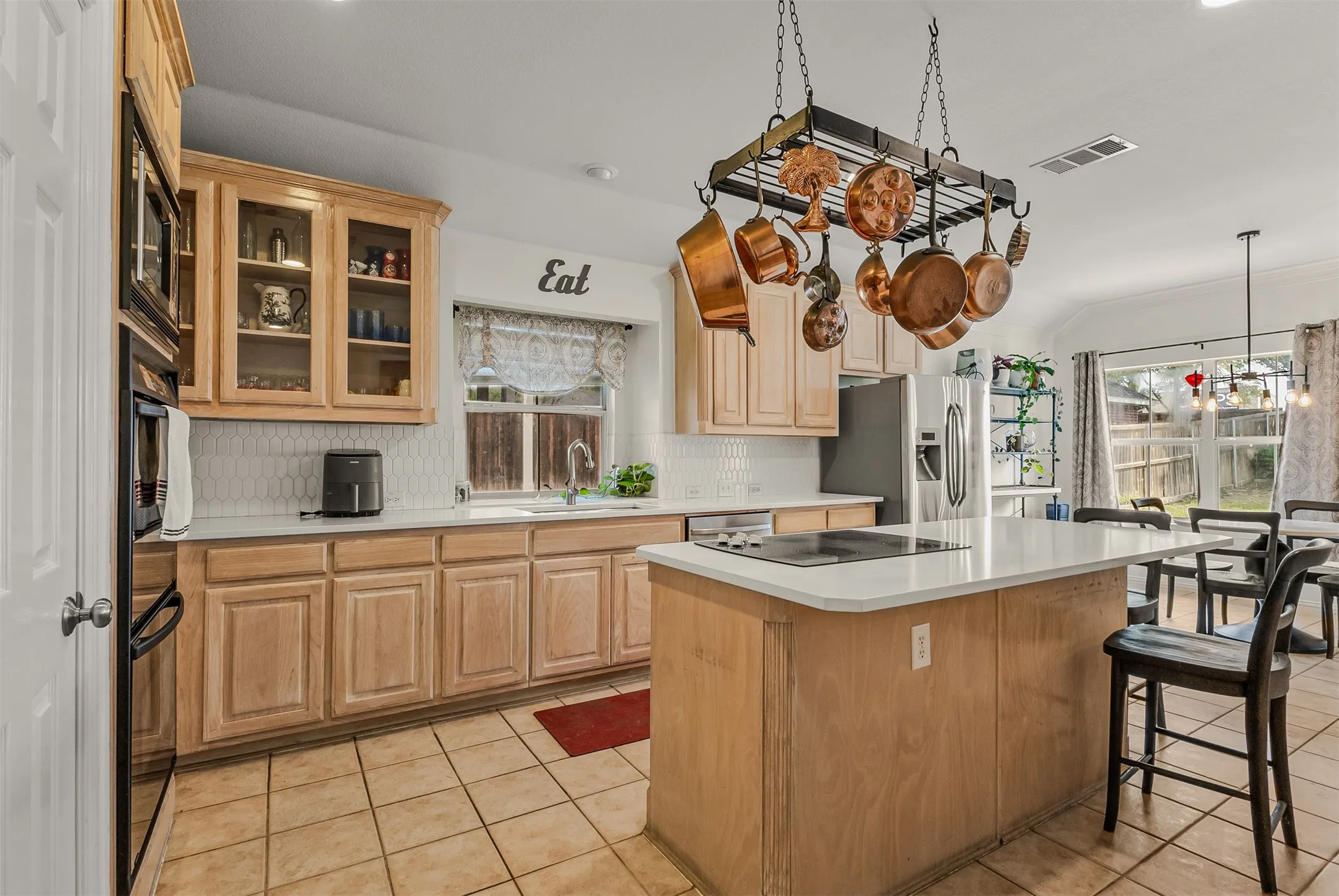 Single Family Residence For Sale in Rockwall County , 1181 Skylar Drive, Rockwall, Texas 75032, 4 Bedroom, 3 Bathroom, 2 Garage spaces, 2,599 Sqft, built in 1999, mls#21376818, Real Estate Agent in Rockwall, Homes For Sale in Rockwall county, Homes For Sale in Rockwall, Realtor in Rockwall Texas, Real Estate Brokerage Independent Realty Texas, Luminita Cordes Realtor