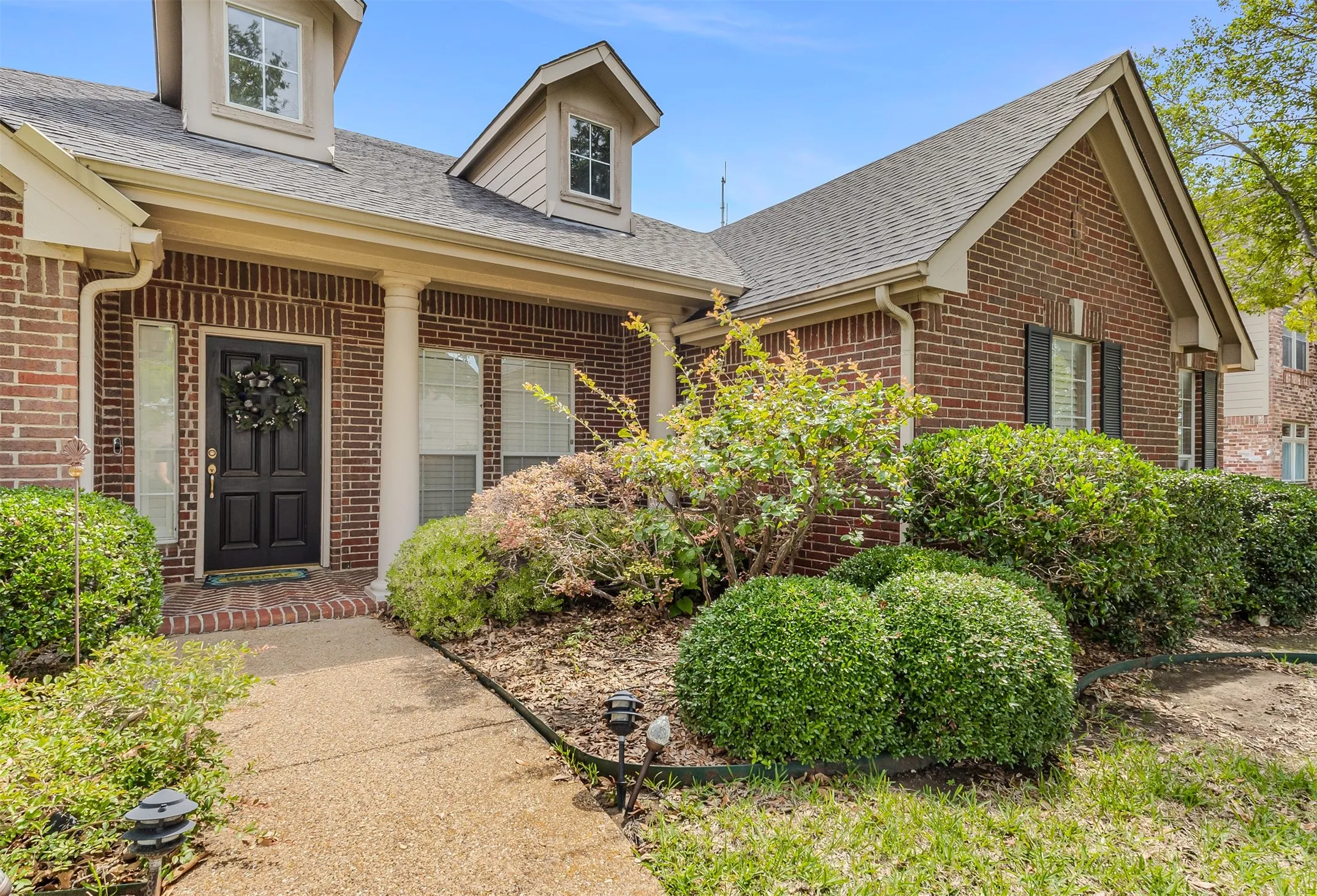 Single Family Residence For Sale in Rockwall County , 1181 Skylar Drive, Rockwall, Texas 75032, 4 Bedroom, 3 Bathroom, 2 Garage spaces, 2,599 Sqft, built in 1999, mls#21376818, Real Estate Agent in Rockwall, Homes For Sale in Rockwall county, Homes For Sale in Rockwall, Realtor in Rockwall Texas, Real Estate Brokerage Independent Realty Texas, Luminita Cordes Realtor
