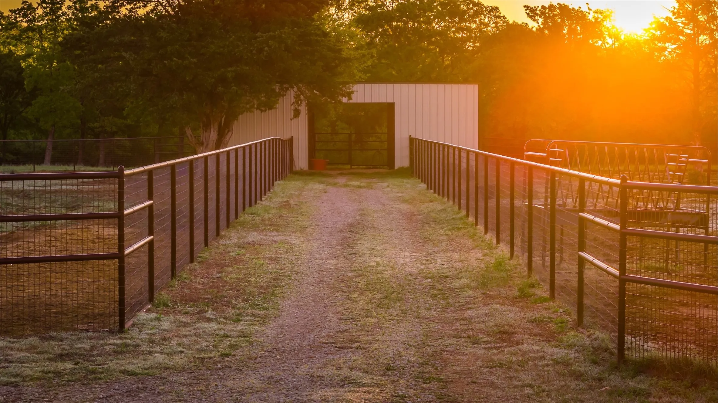 Farm For Sale in Grayson County , 1838 Liberty Road, Gordonville, Texas 76245, 4 Bedroom, 4 Bathroom, Garage spaces, 2,411 Sqft, built in 2003, mls#21376755, Real Estate Agent in Gordonville, Homes For Sale in Grayson county, Homes For Sale in Gordonville, Realtor in Gordonville Texas, Real Estate Brokerage Independent Realty Texas, Luminita Cordes Realtor