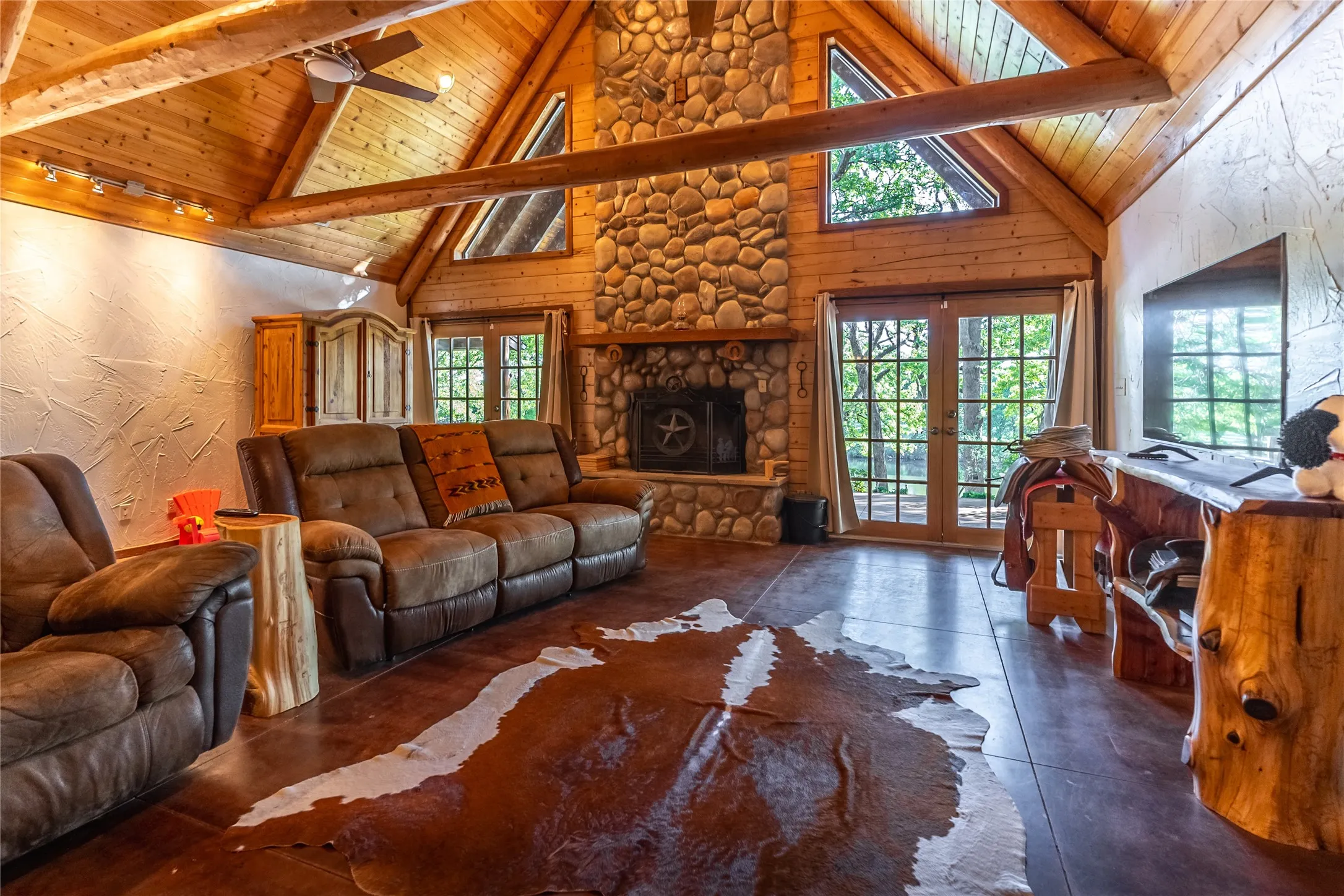 Farm For Sale in Grayson County , 1838 Liberty Road, Gordonville, Texas 76245, 4 Bedroom, 4 Bathroom, Garage spaces, 2,411 Sqft, built in 2003, mls#21376755, Real Estate Agent in Gordonville, Homes For Sale in Grayson county, Homes For Sale in Gordonville, Realtor in Gordonville Texas, Real Estate Brokerage Independent Realty Texas, Luminita Cordes Realtor
